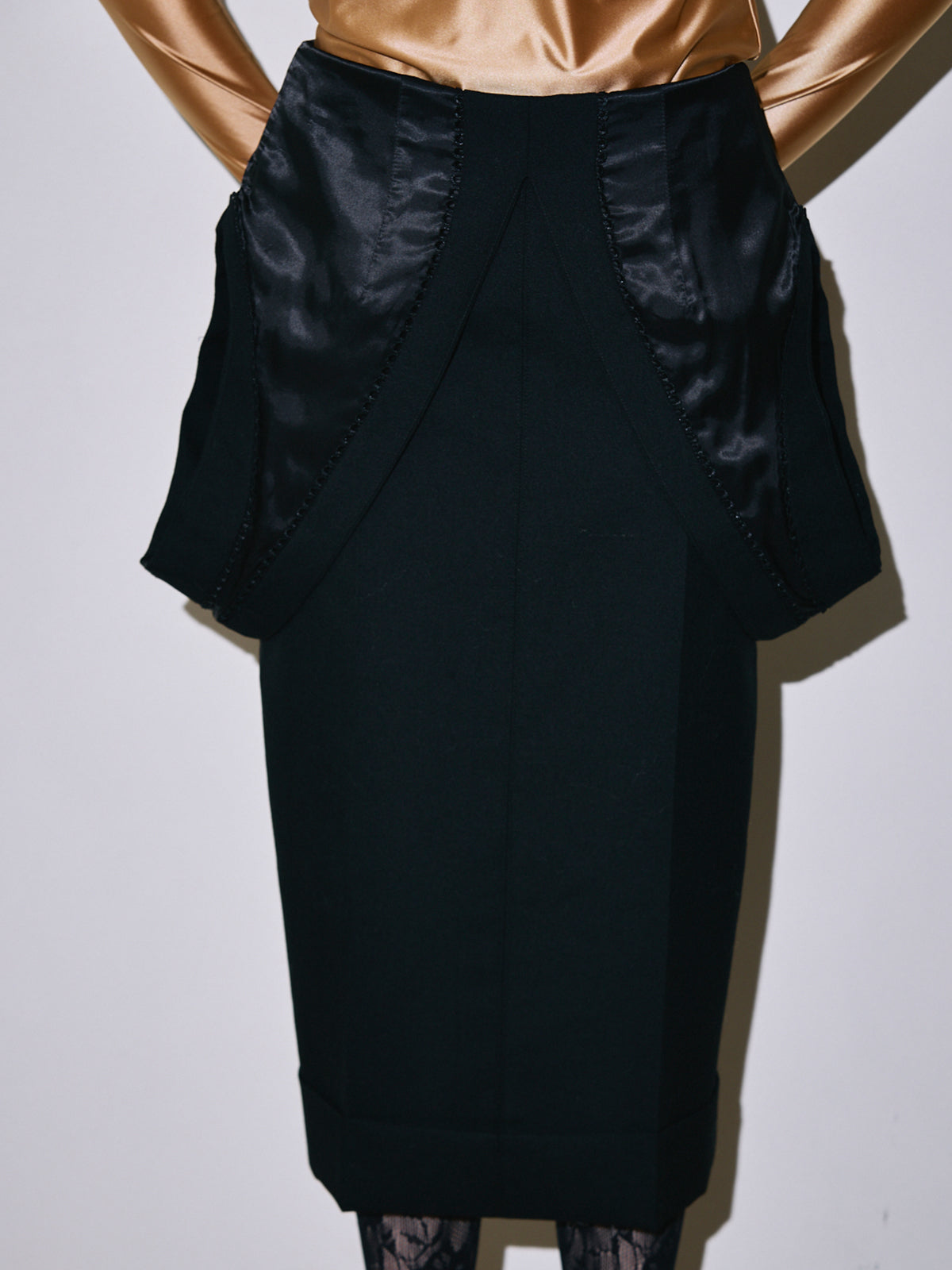 Deformation lace skirt