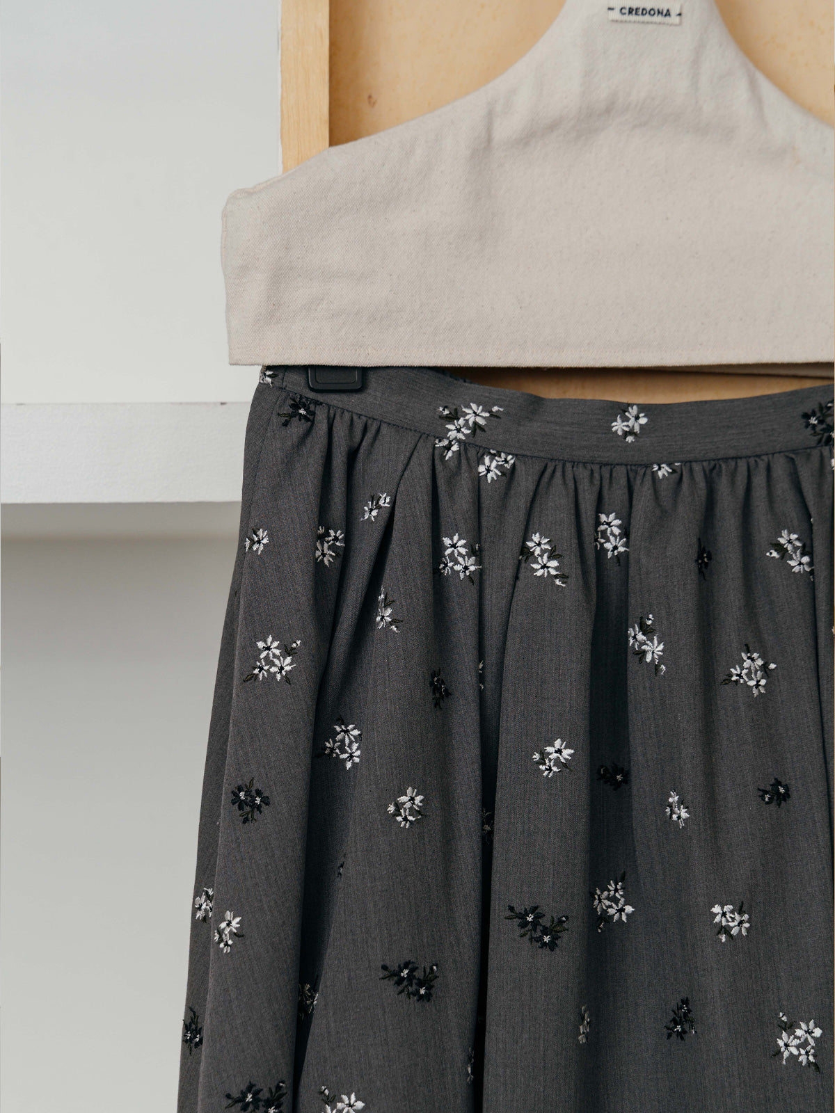 FLOWER EMBROIDERY SKIRT