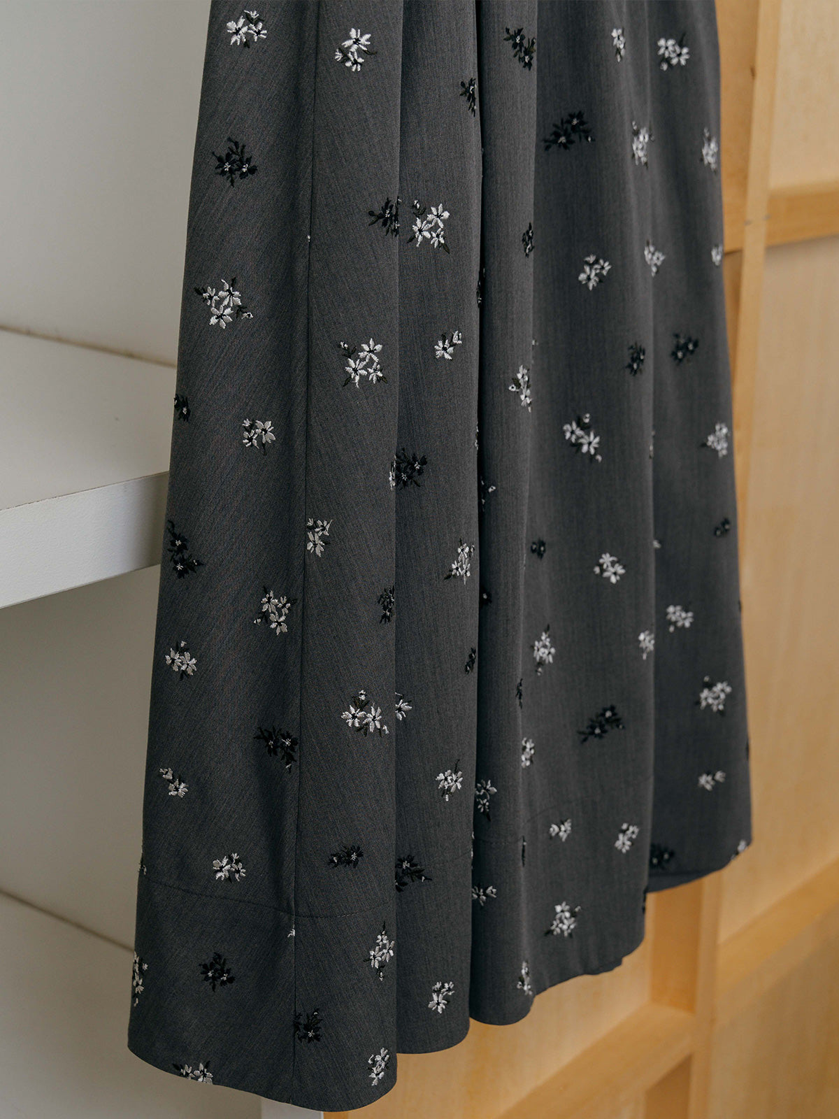 FLOWER EMBROIDERY SKIRT