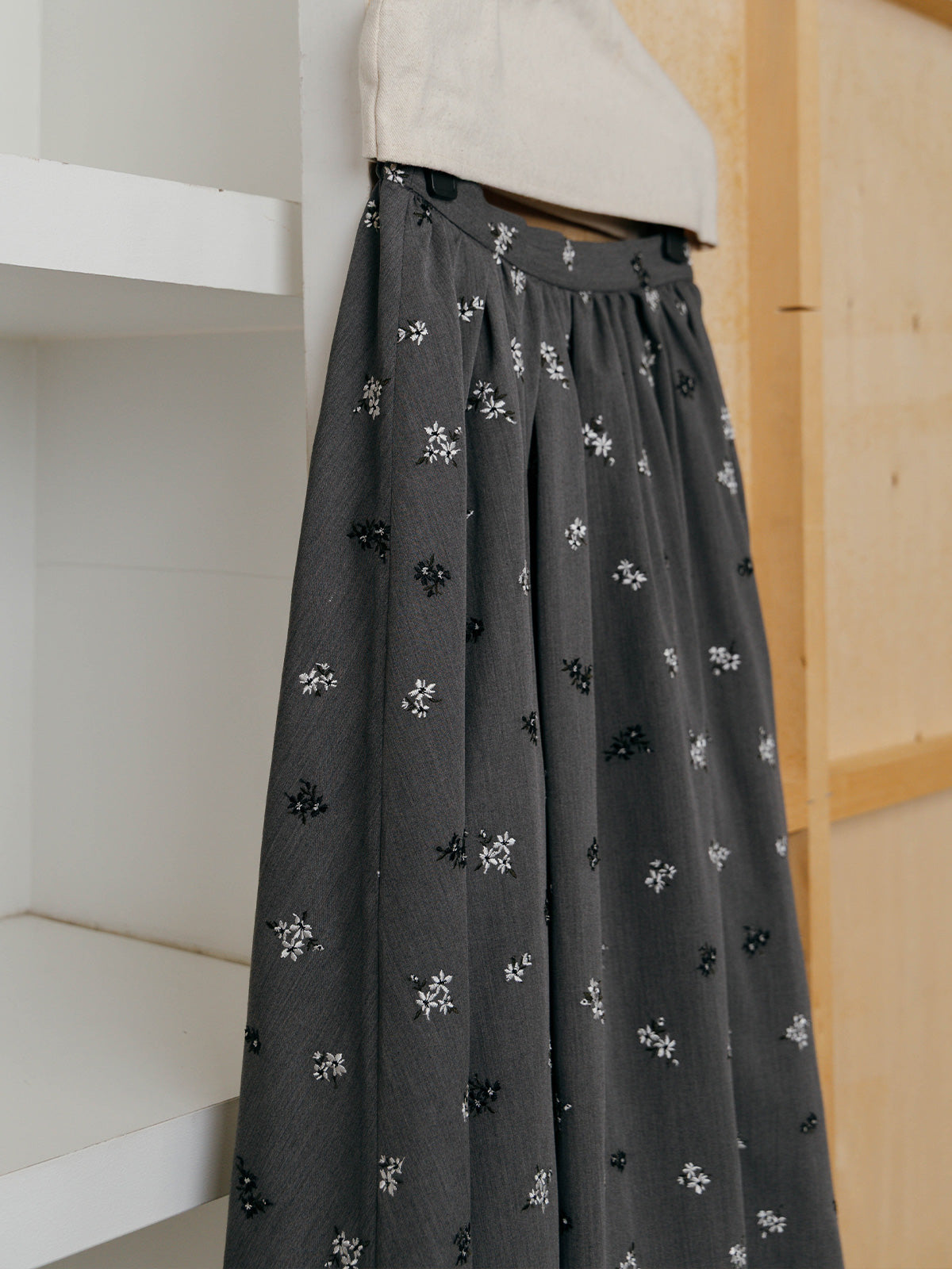 FLOWER EMBROIDERY SKIRT