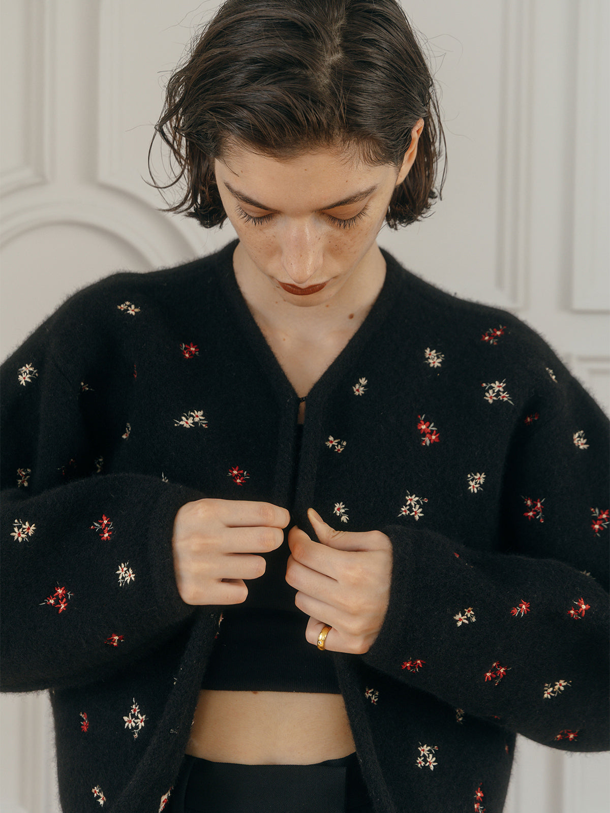 FLOWER EMBROIDERY KNIT JACKET