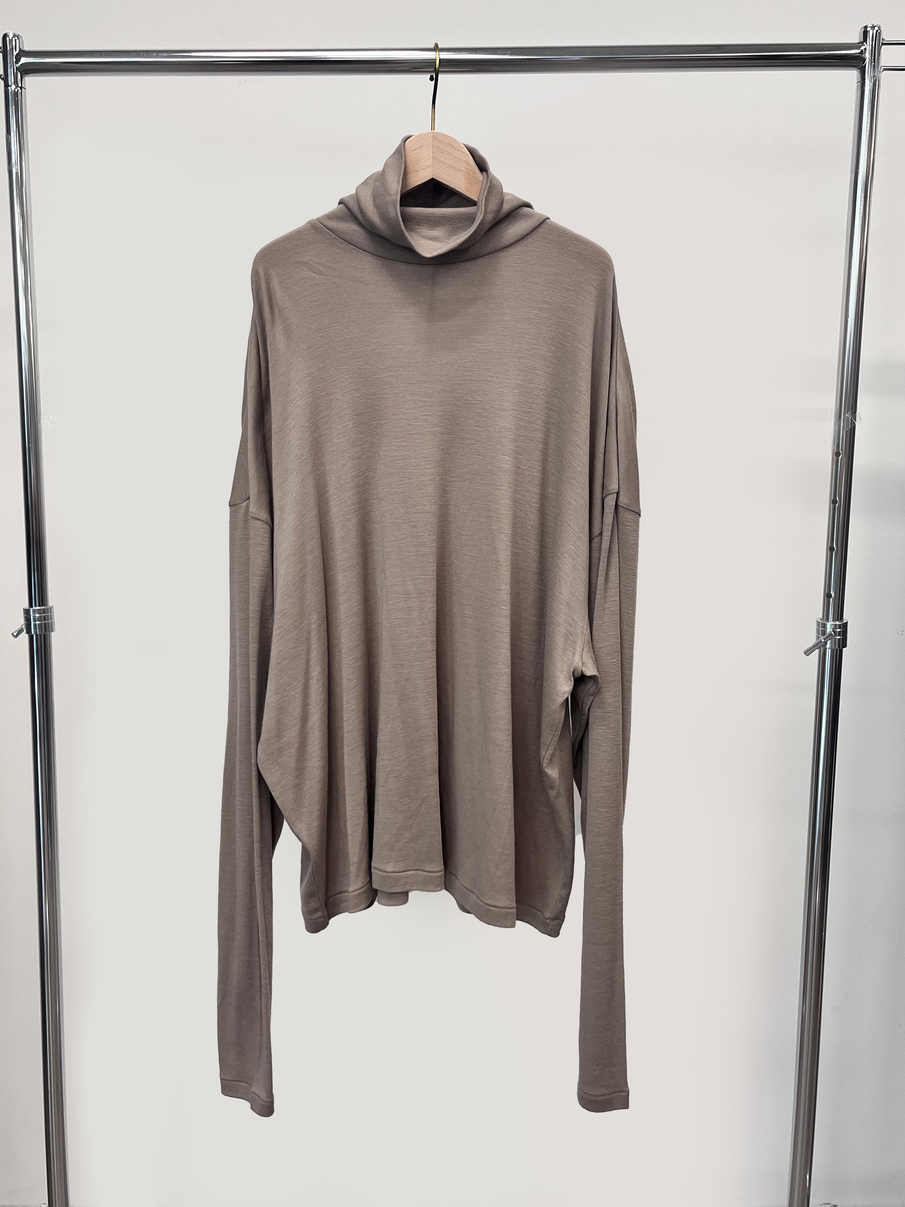 FINE WOOL OVER HIGH NECK TOPS