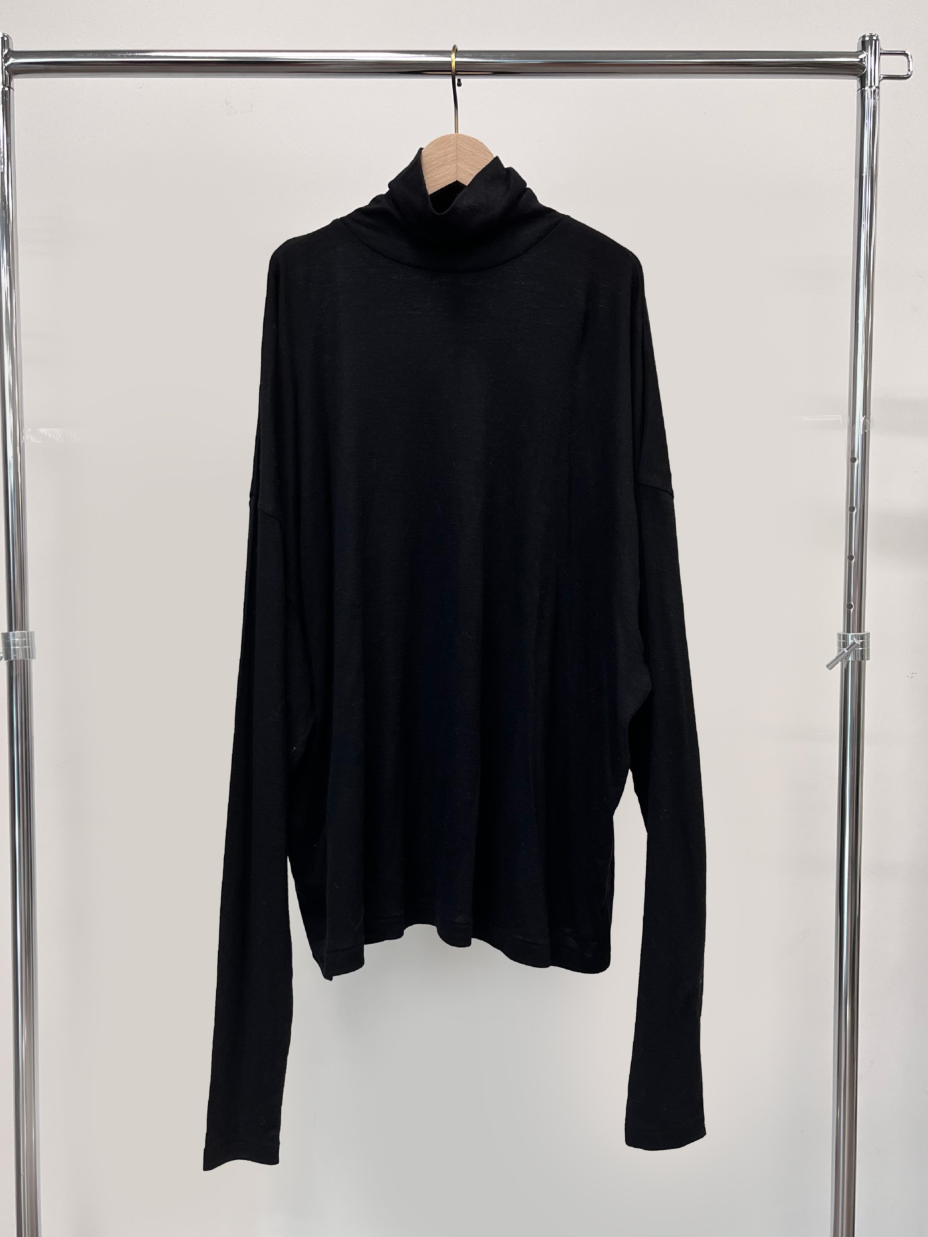 FINE WOOL OVER HIGH NECK TOPS