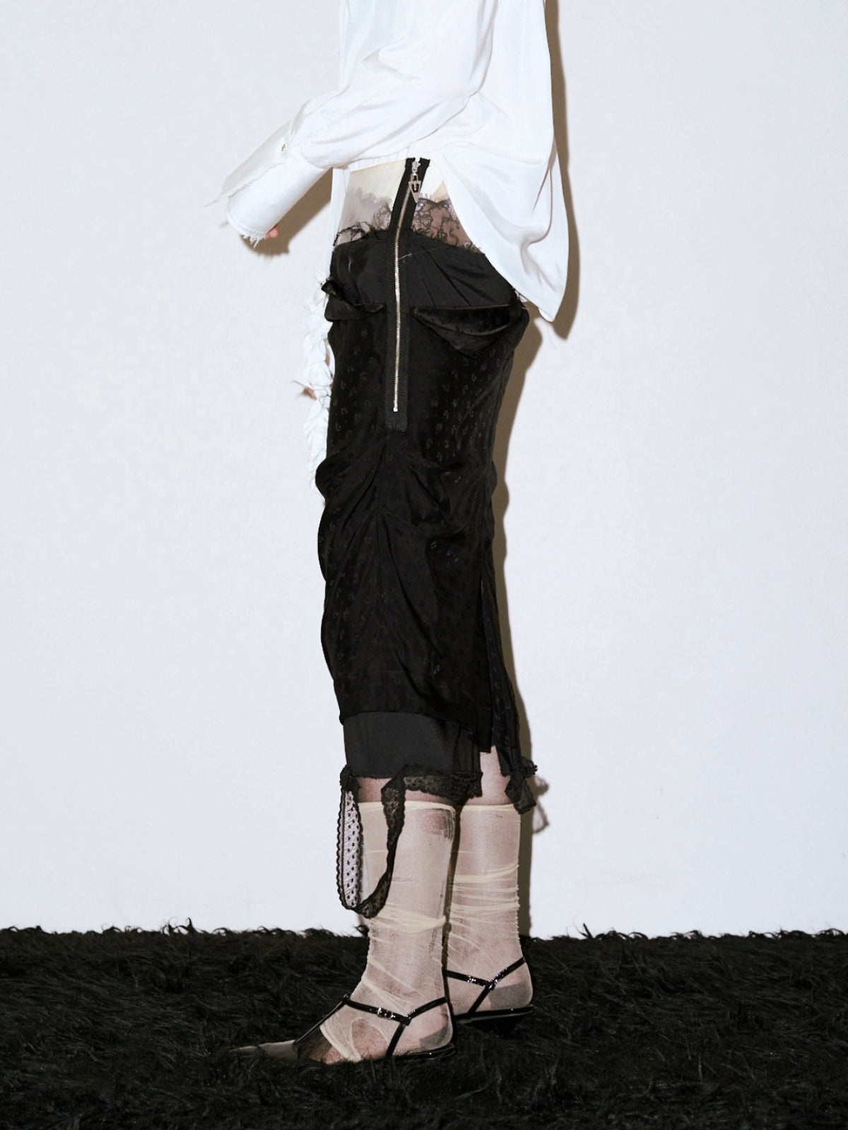 LAPPING LACE SKIRT