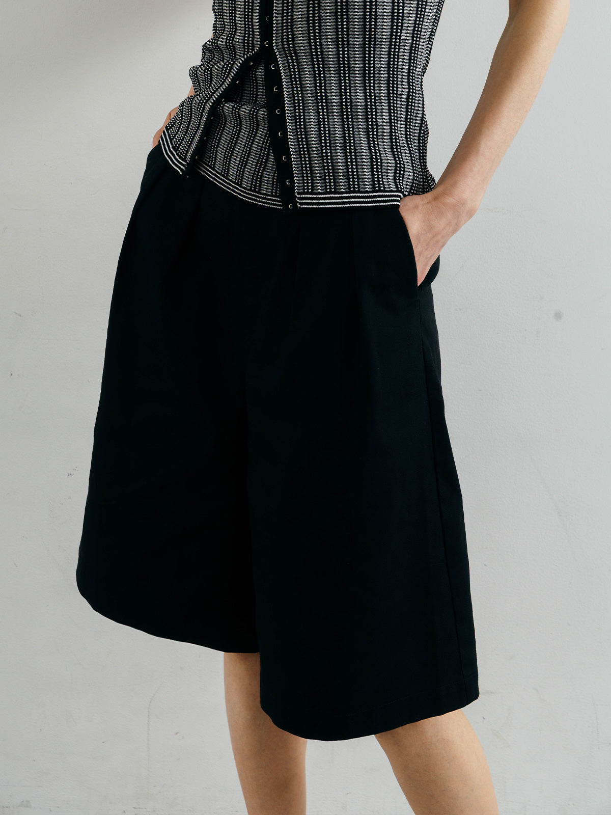 WIDE BERMUDA PANTS