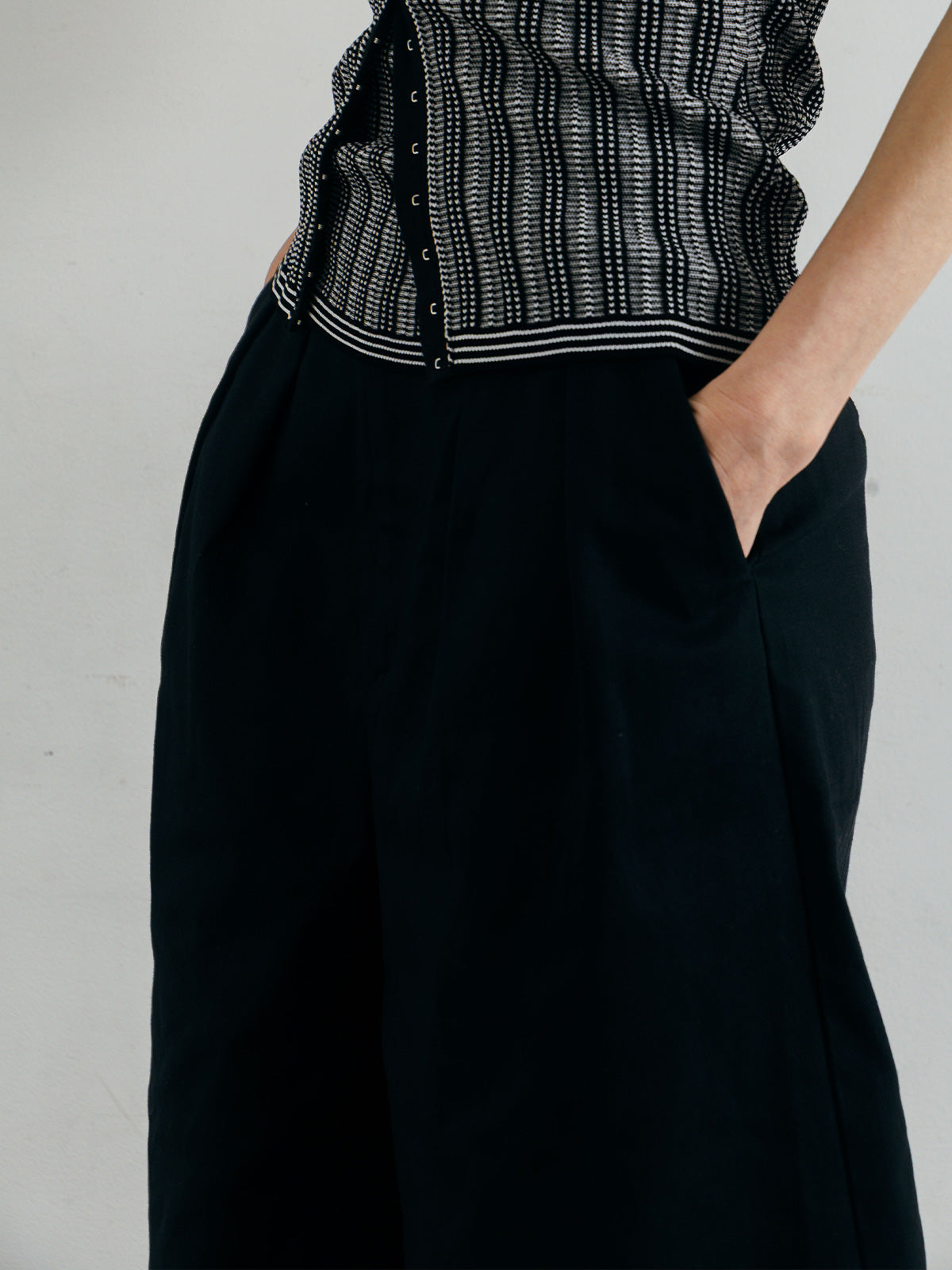 WIDE BERMUDA PANTS