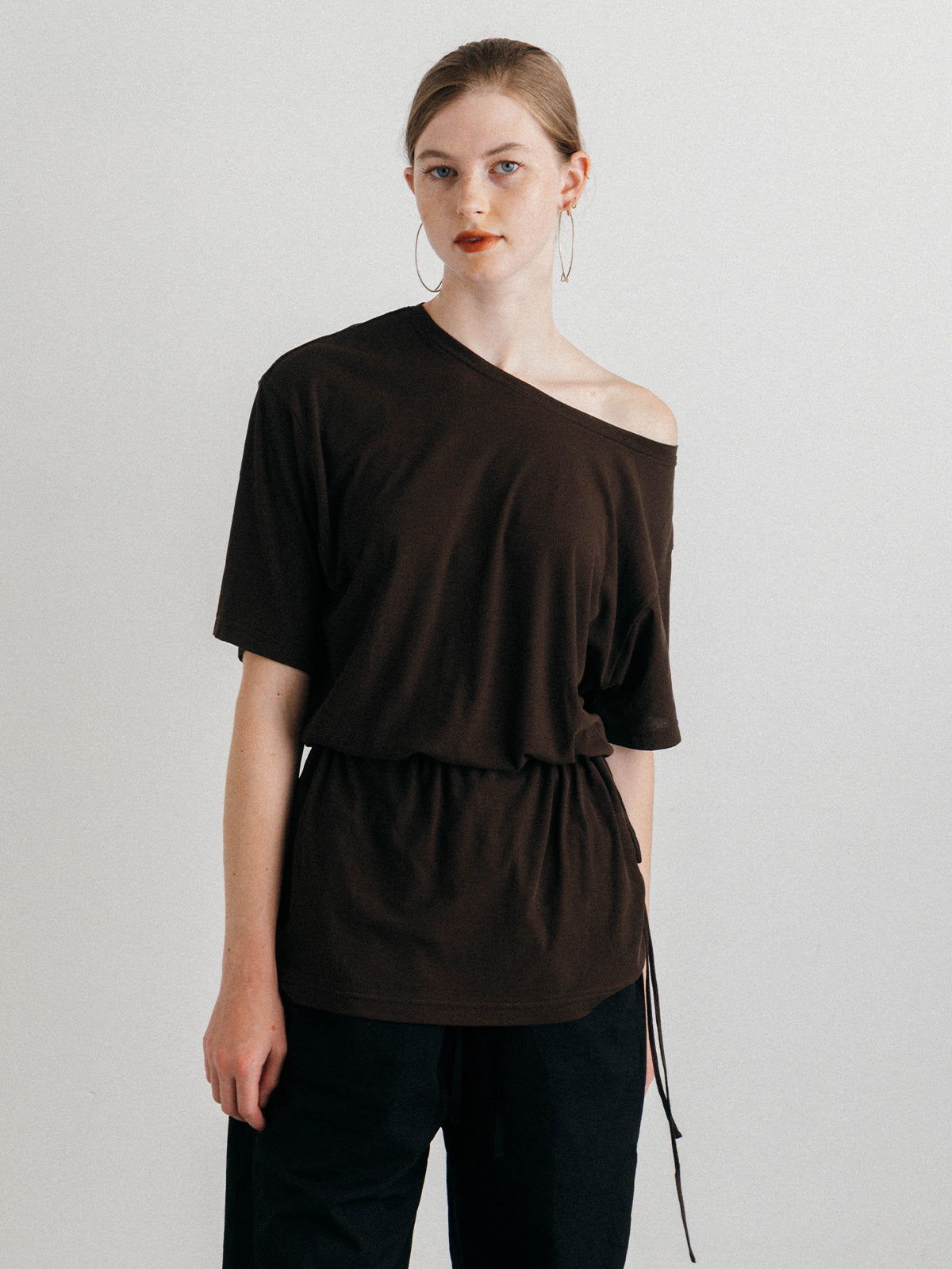 BROWSING CUT TOPS