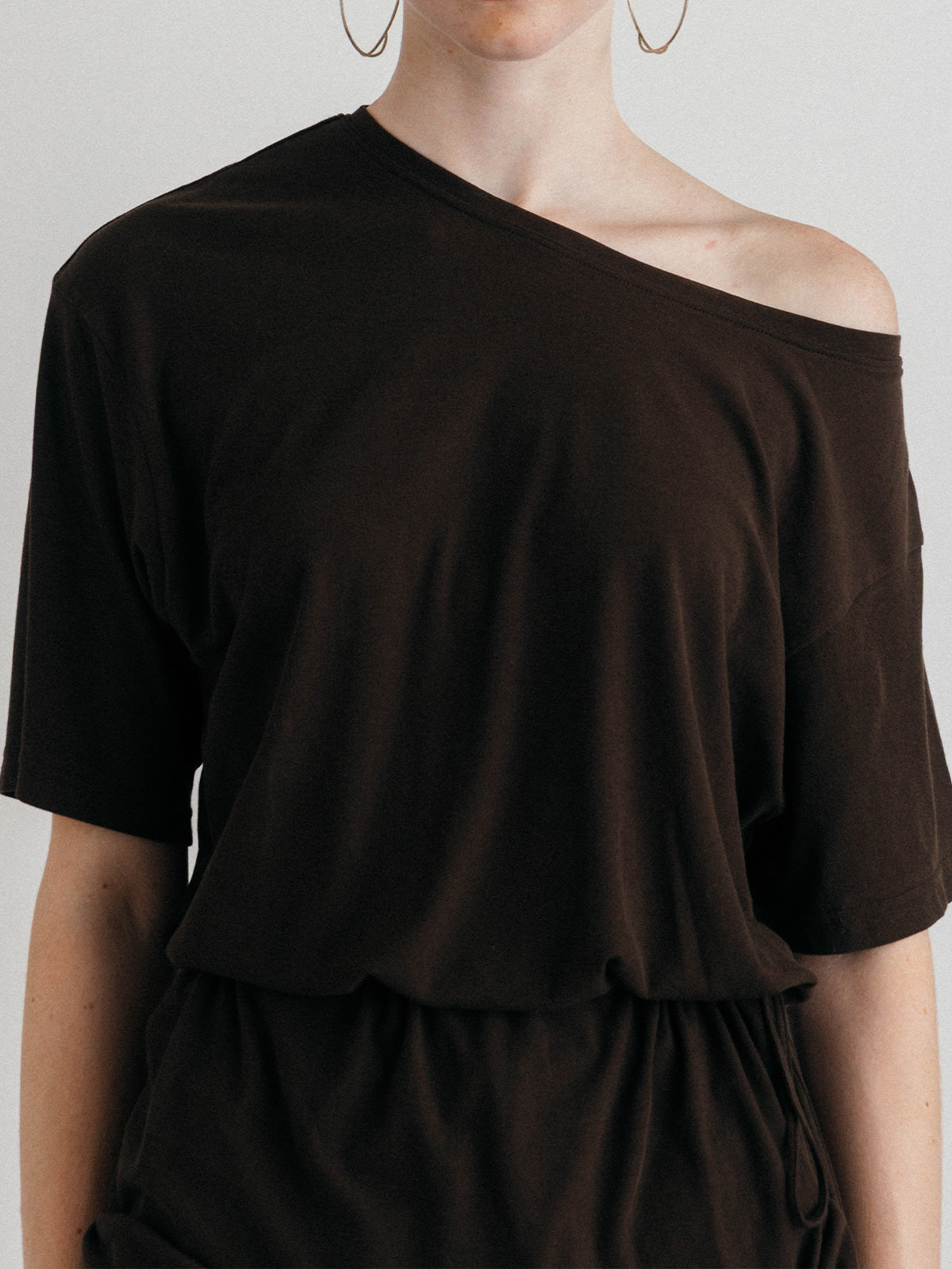 BROWSING CUT TOPS