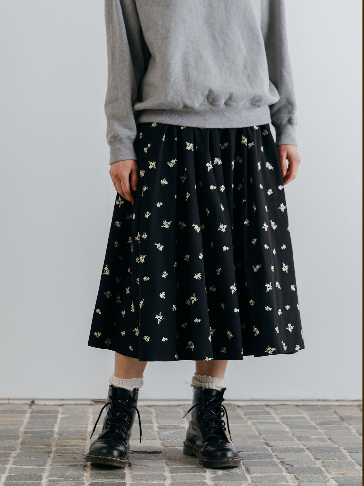 FLOWER EMBROIDERY SKIRT