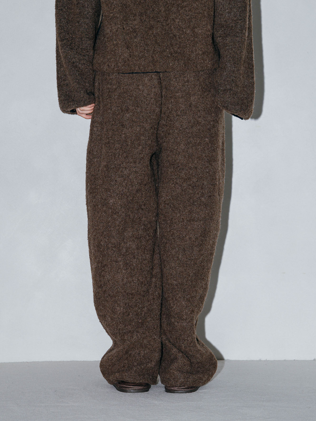 WOOL FLEECE CURVE PANTS