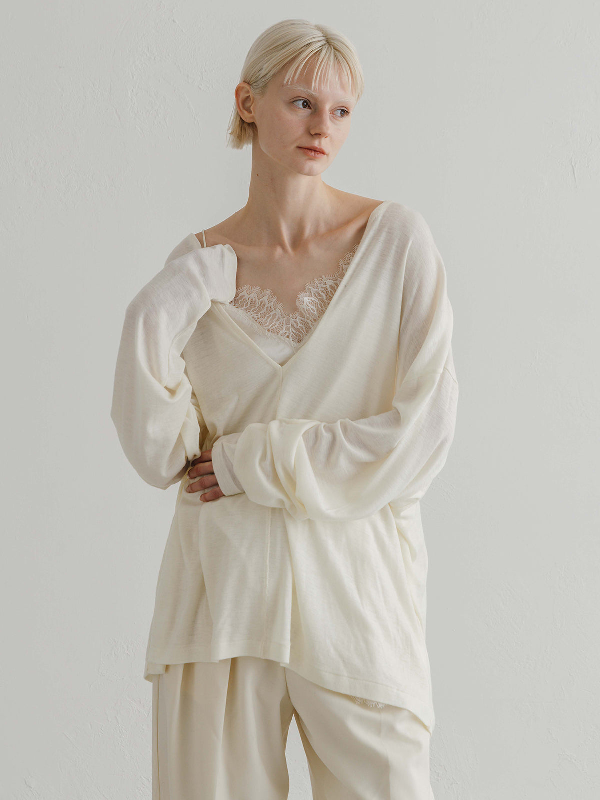 SUPER 120s FINE WOOL V NECK KNIT