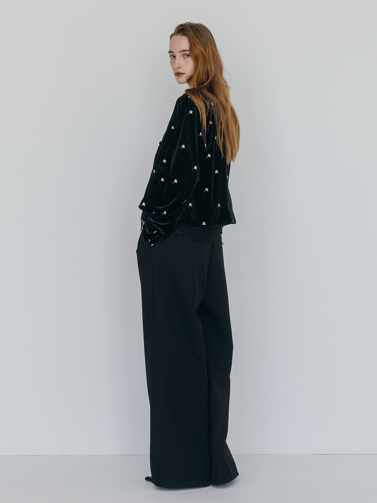 FLOWER EMBROIDERY VELOR TOPS