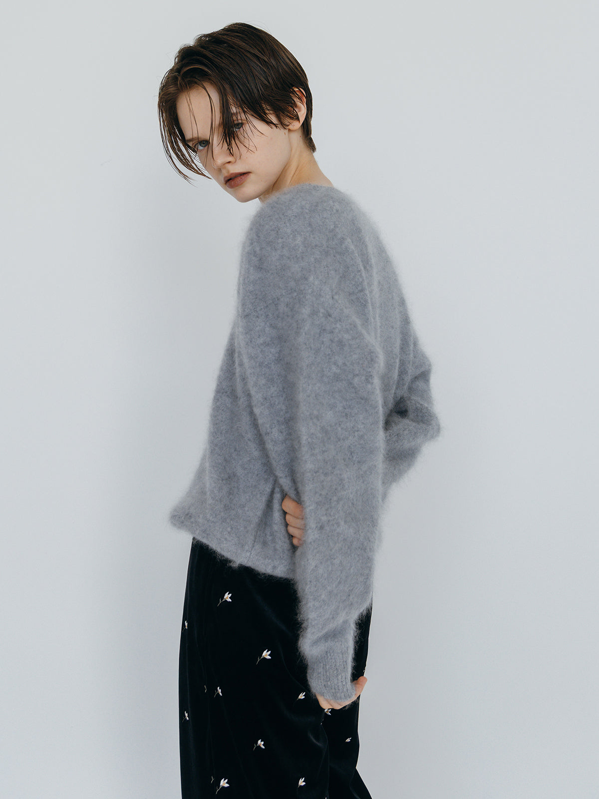 FLOWER EMBROIDERY VELOR PANTS