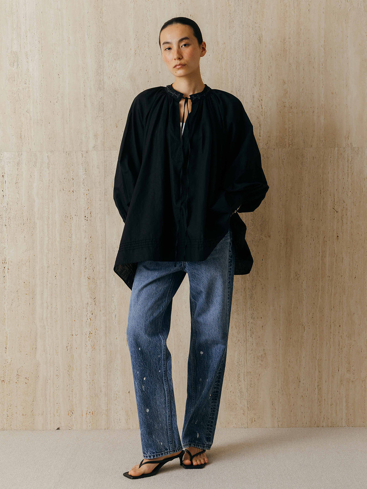 EMBROIDERY COLLAR GATHER BLOUSE