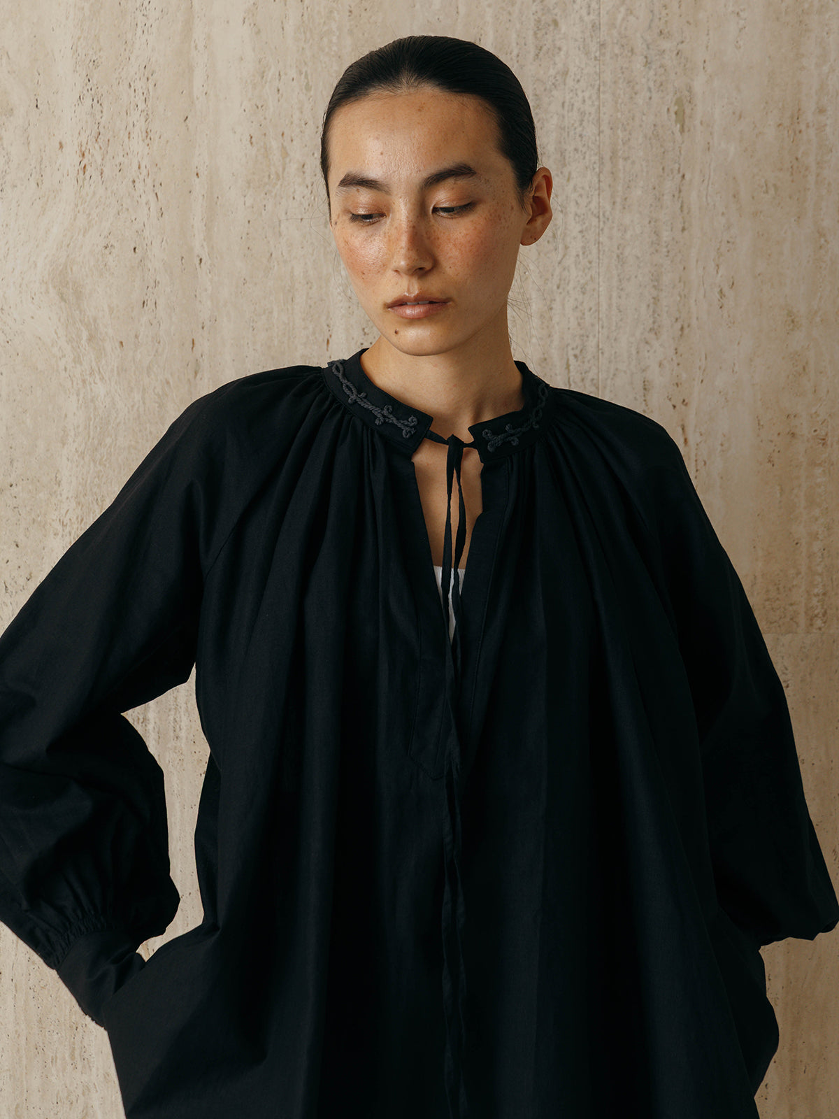 EMBROIDERY COLLAR GATHER BLOUSE