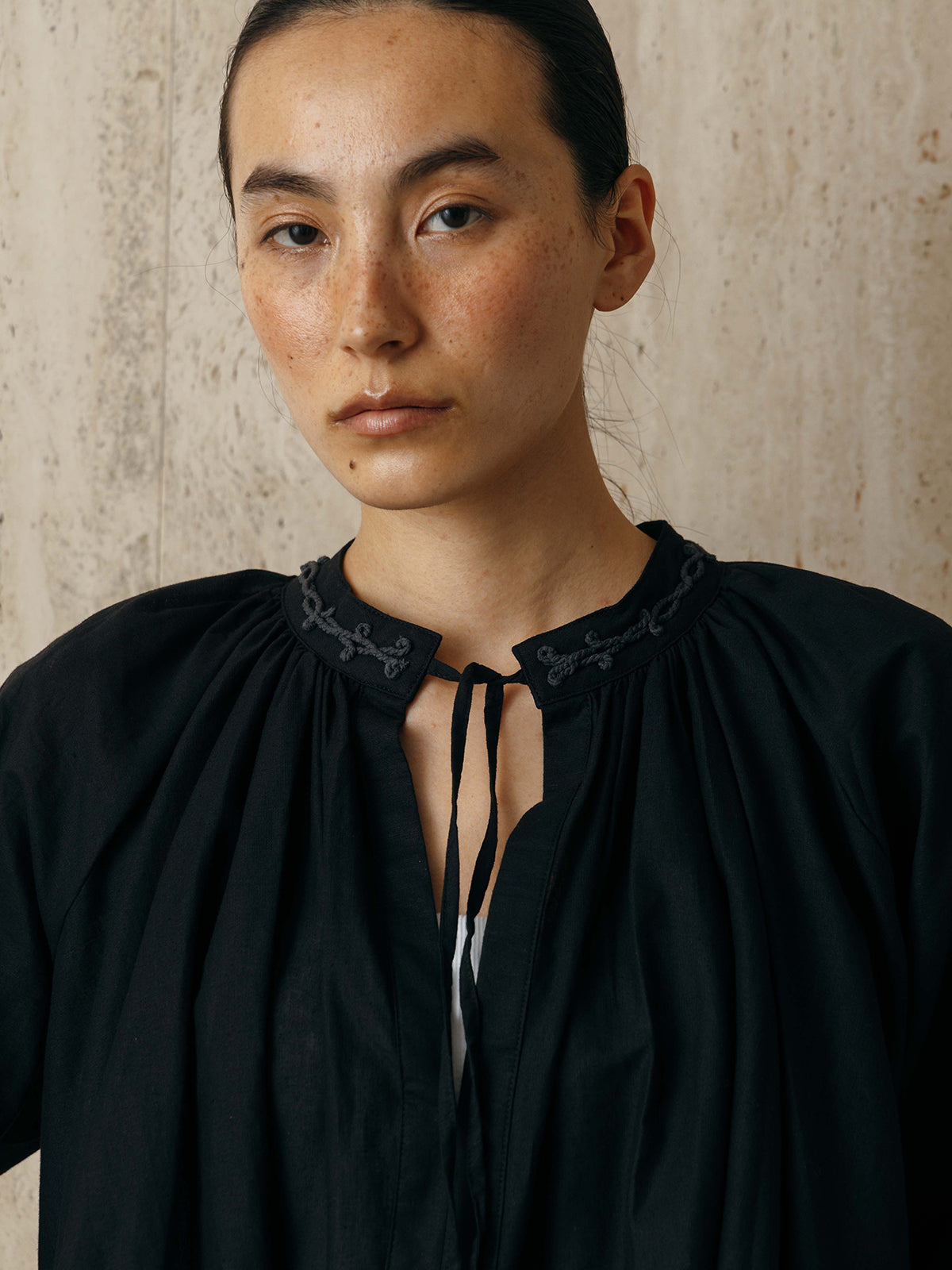 EMBROIDERY COLLAR GATHER BLOUSE