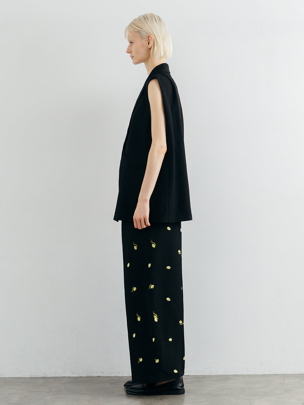 MOTIF EMBROIDERY PANTS