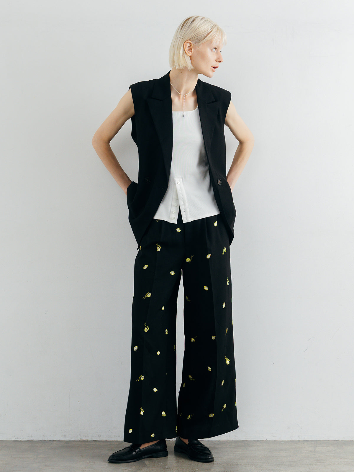 MOTIF EMBROIDERY PANTS
