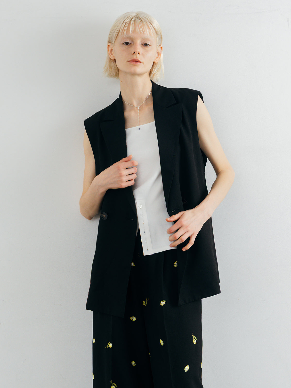 CUT TANK TOP