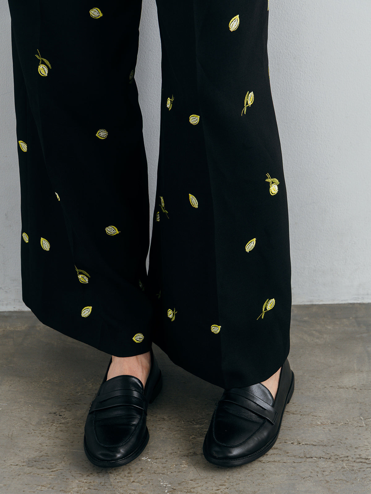 MOTIF EMBROIDERY PANTS