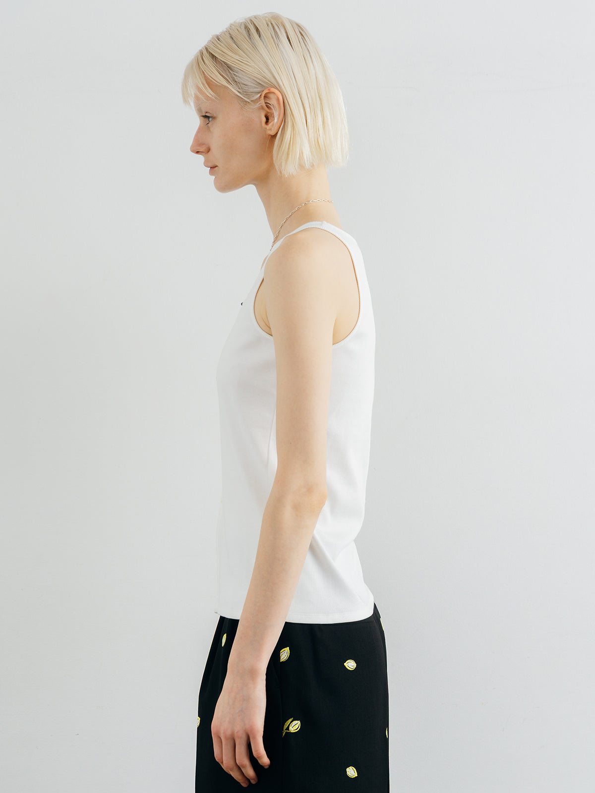 CUT TANK TOP