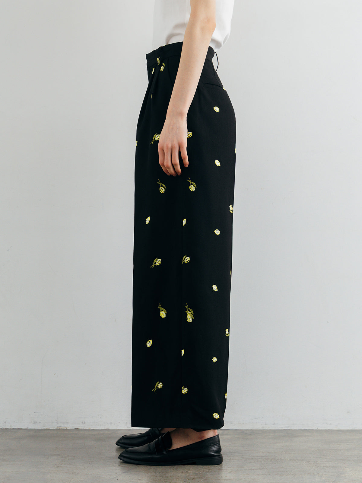 MOTIF EMBROIDERY PANTS