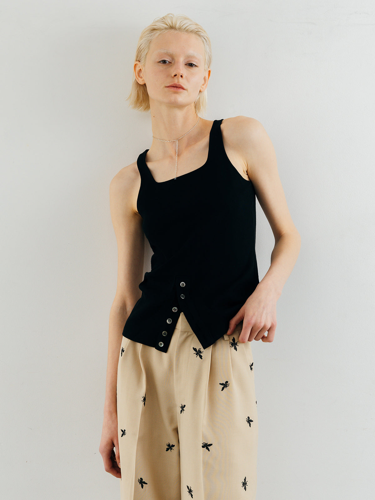 CUT TANK TOP