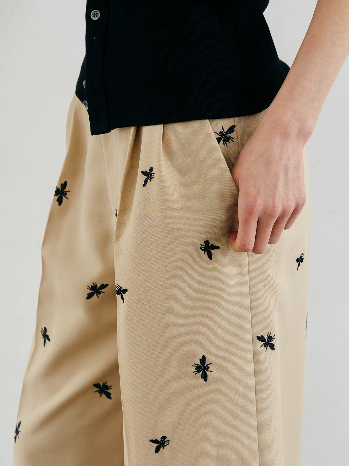 MOTIF EMBROIDERY PANTS