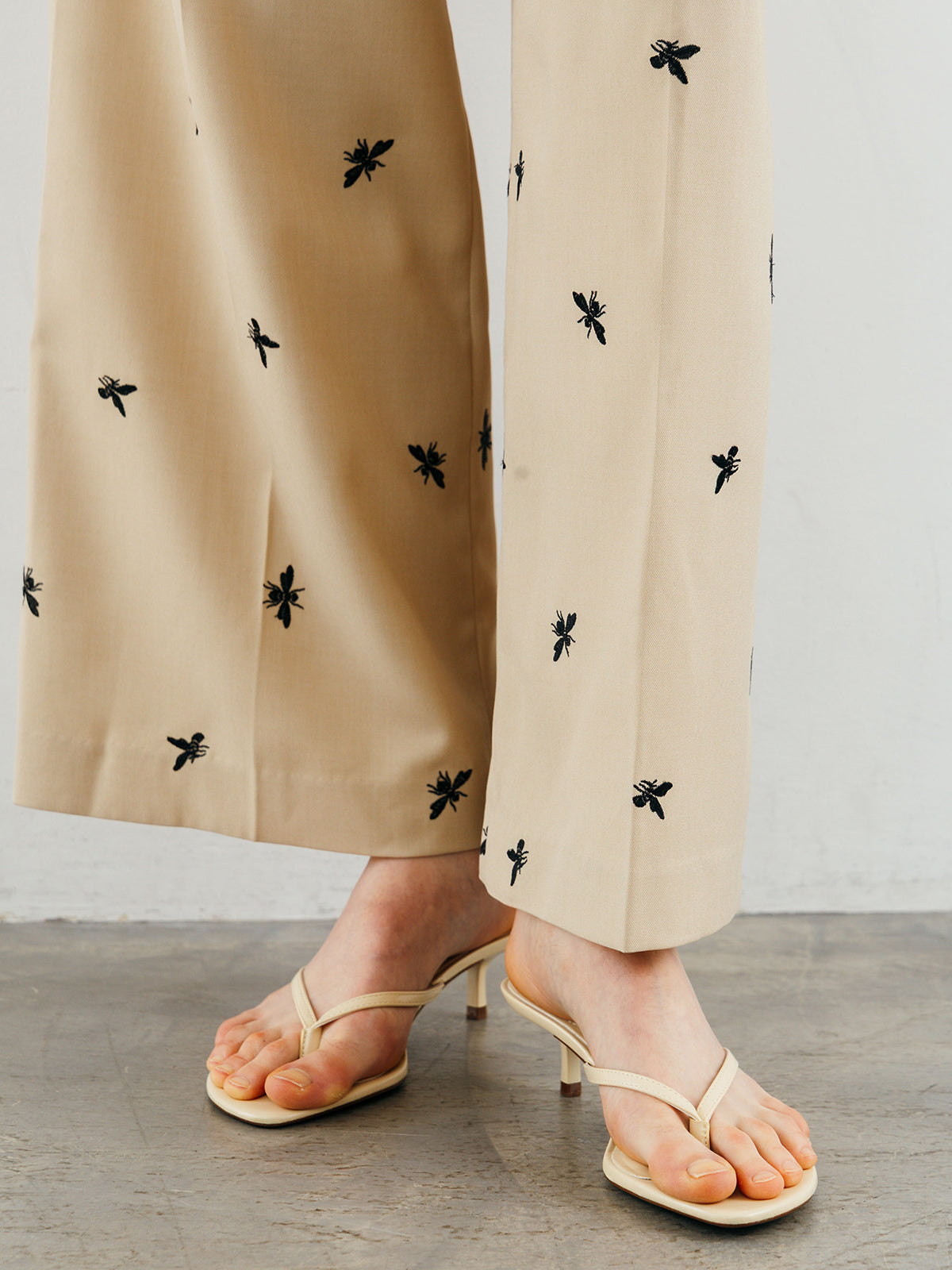MOTIF EMBROIDERY PANTS