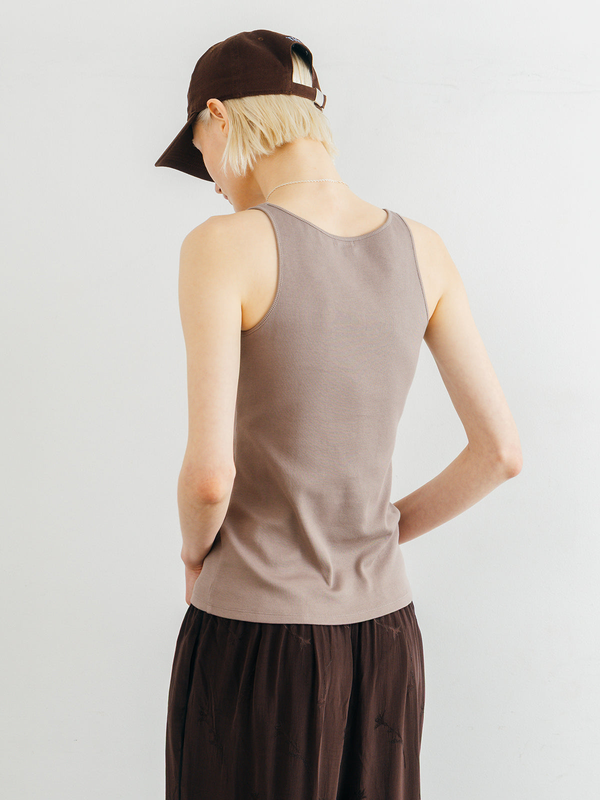 CUT TANK TOP