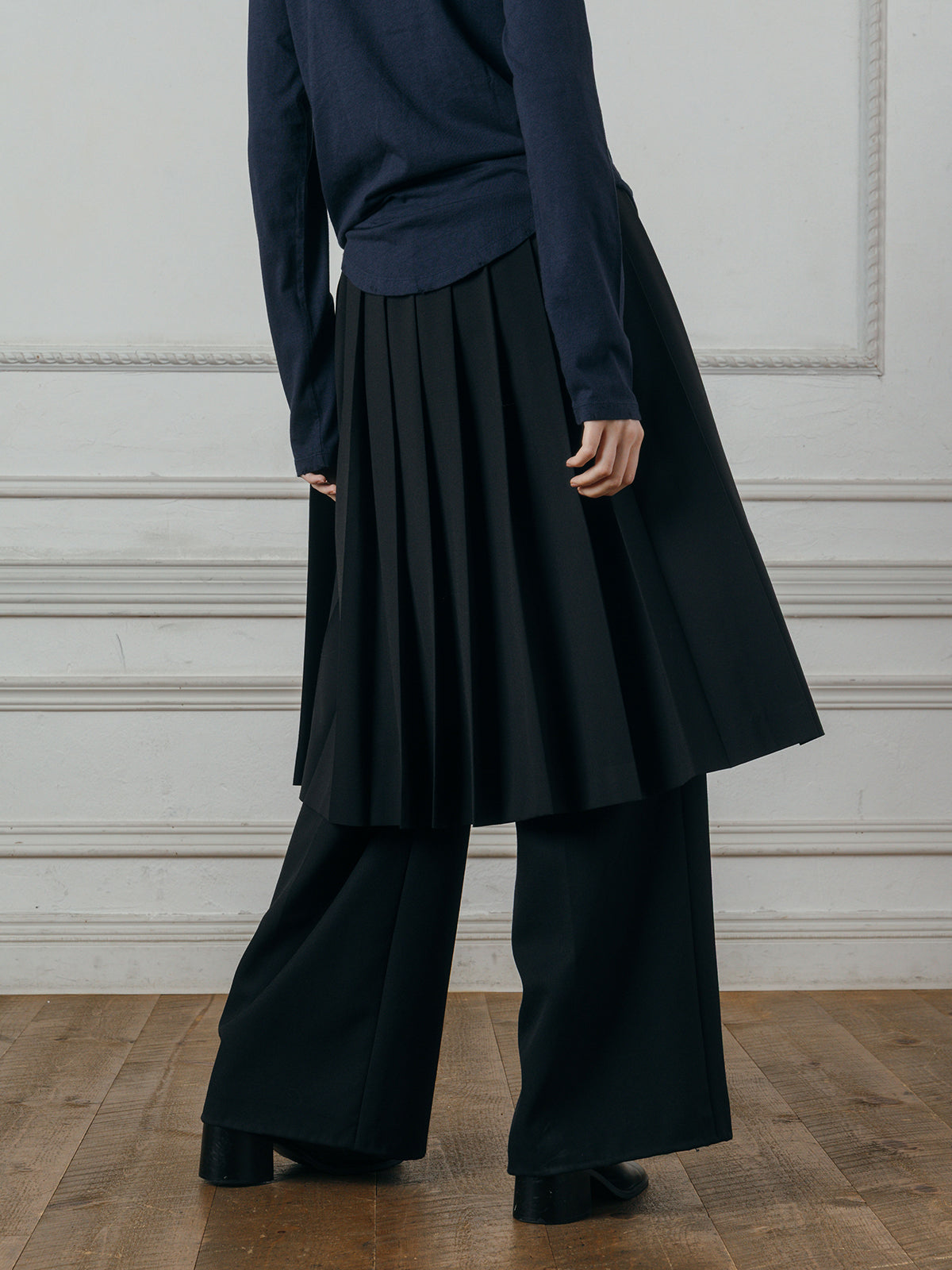 PLEATED MIDI SKIRT