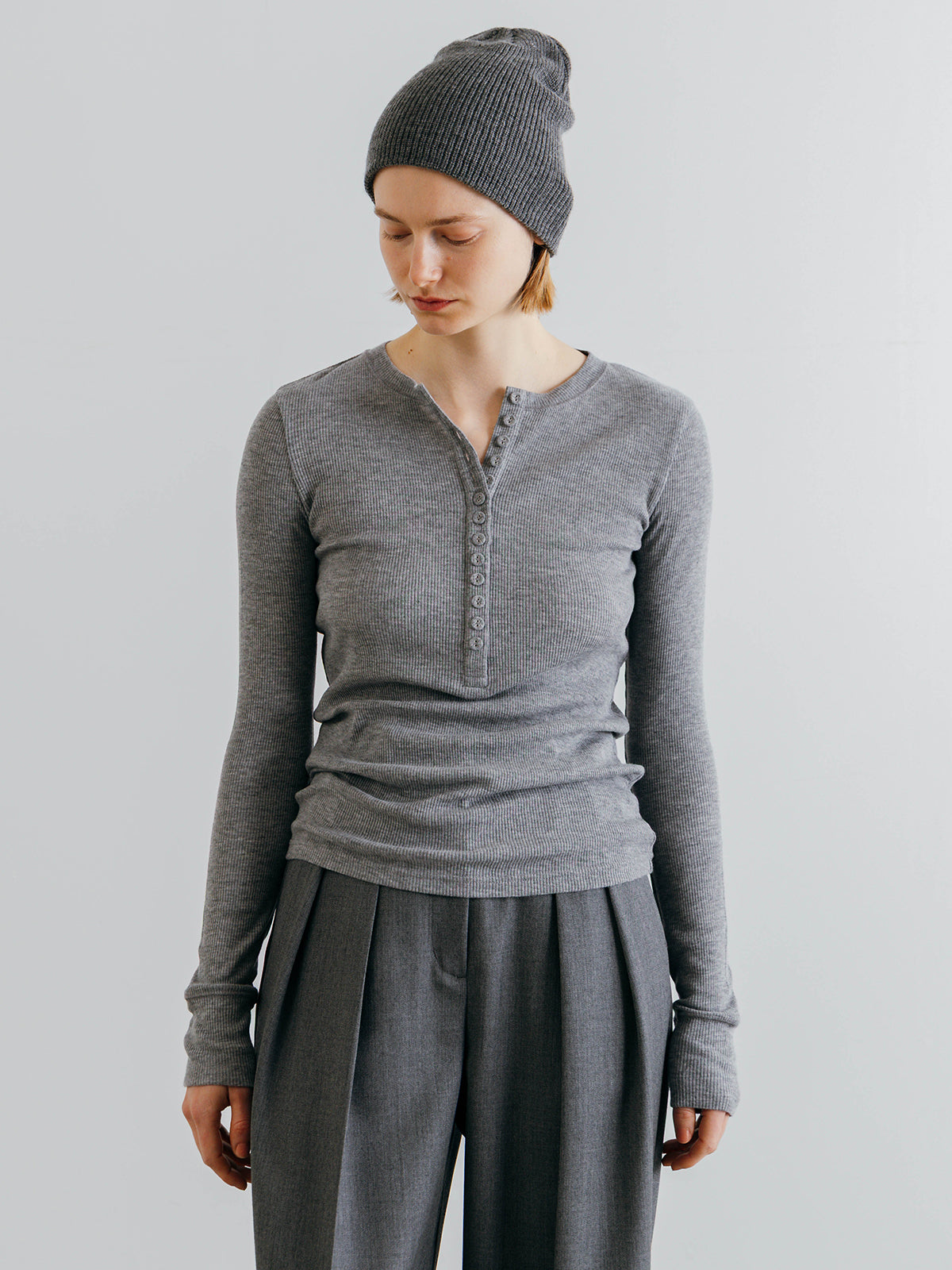 HENLY NECK LONG SLEEVE TEE