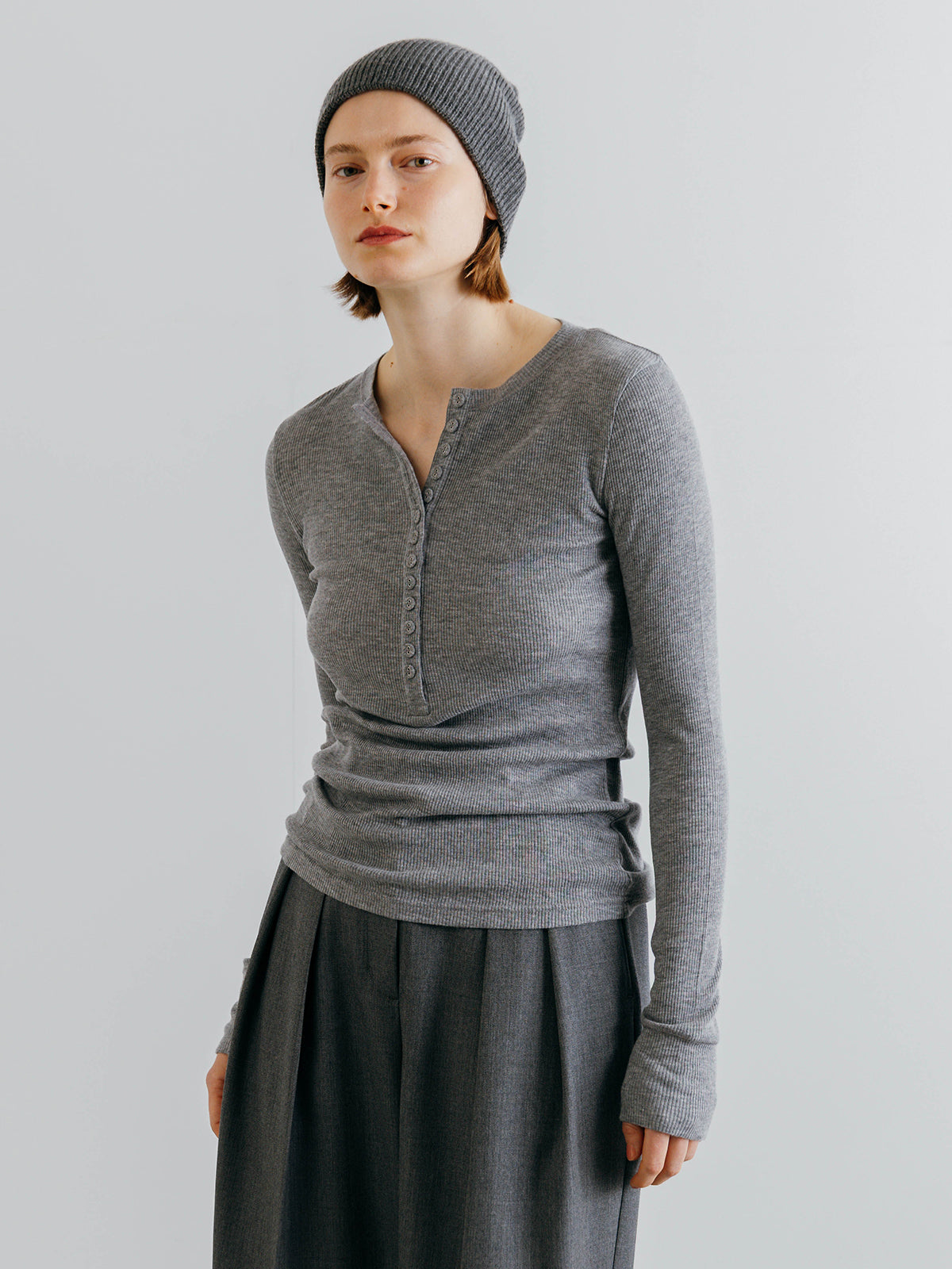 HENLY NECK LONG SLEEVE TEE