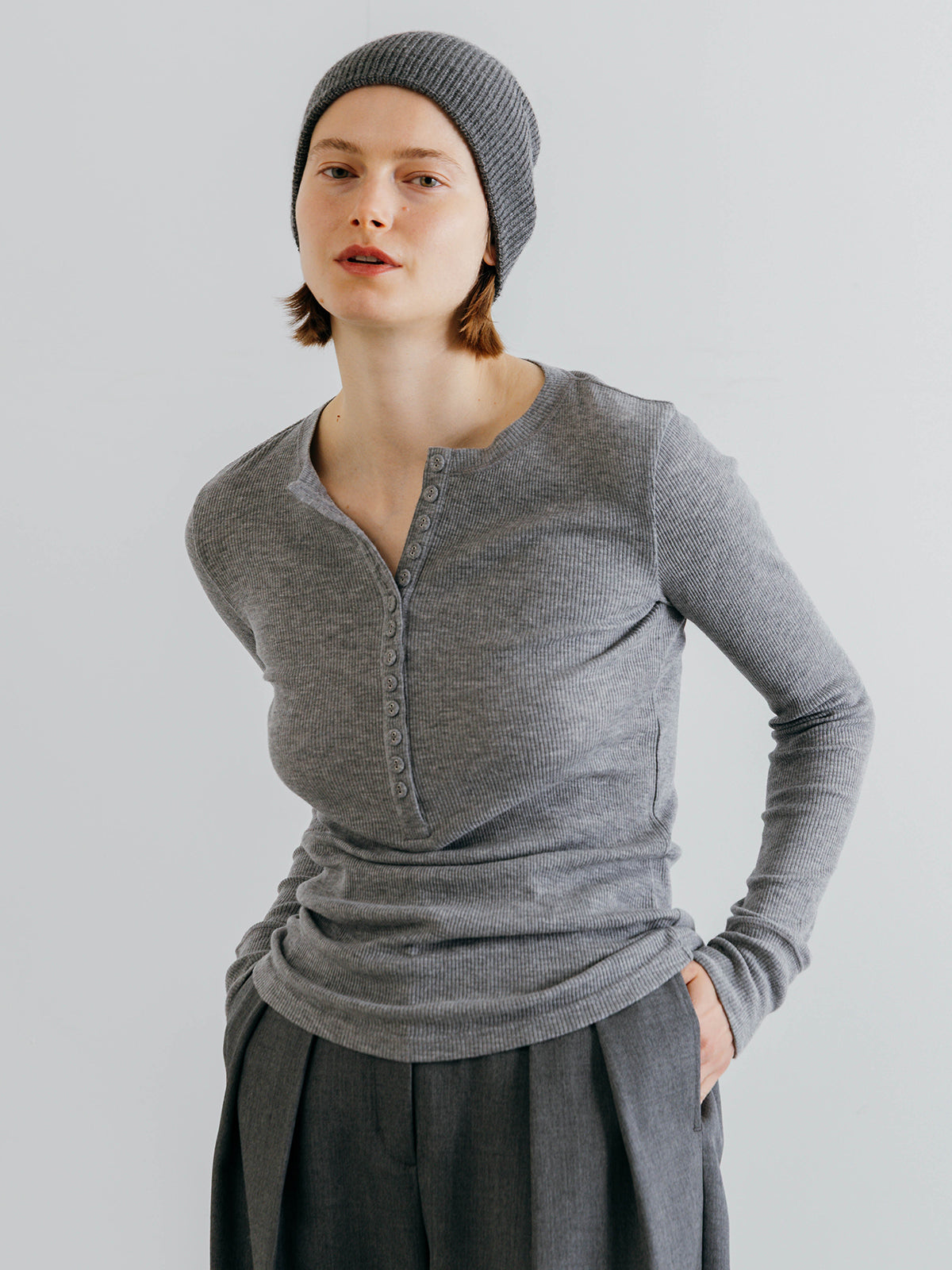 HENLY NECK LONG SLEEVE TEE