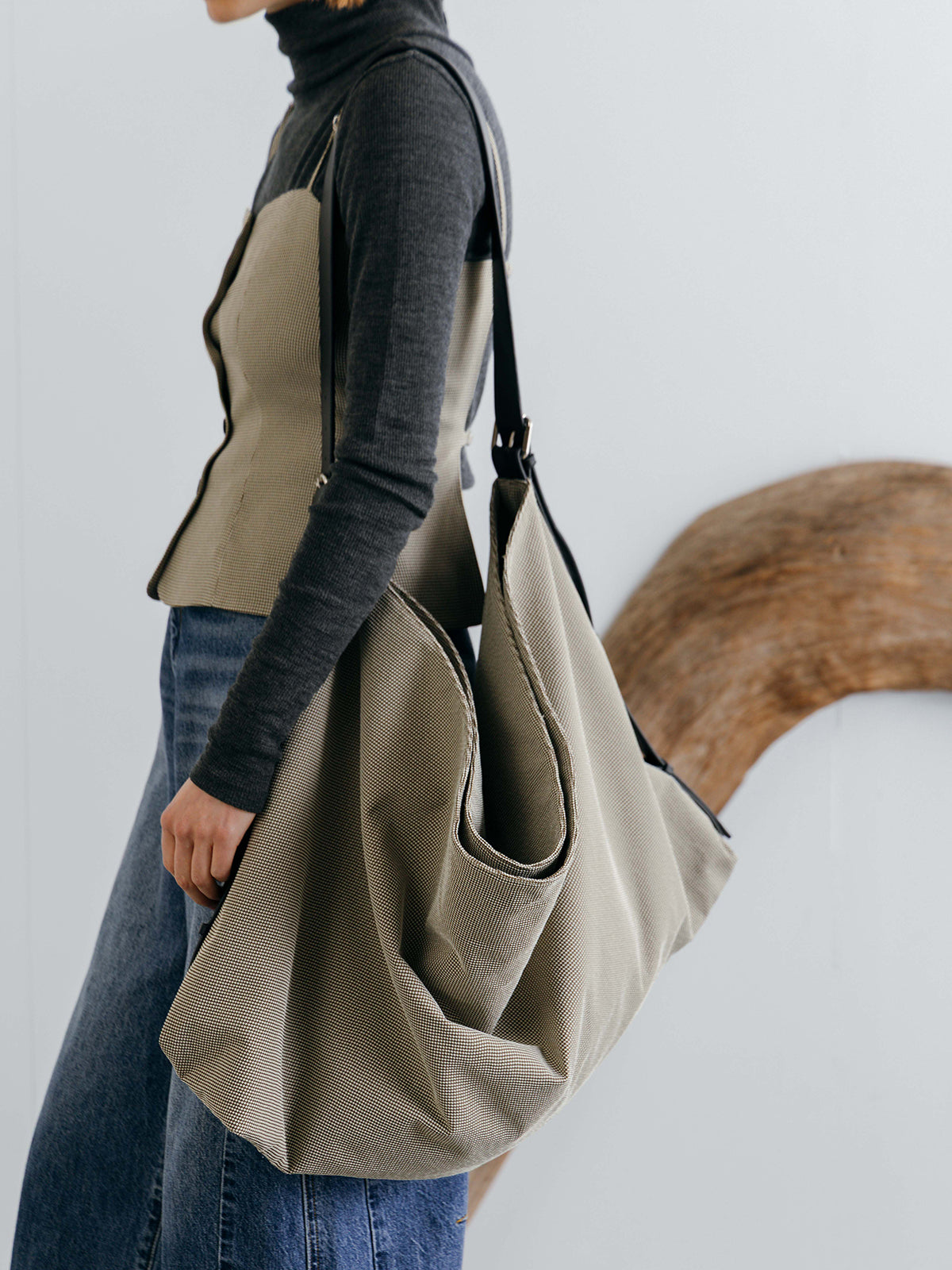 CHECK JQ MESSENGER BAG