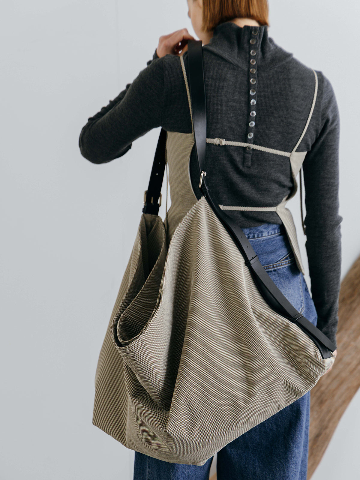 CHECK JQ MESSENGER BAG