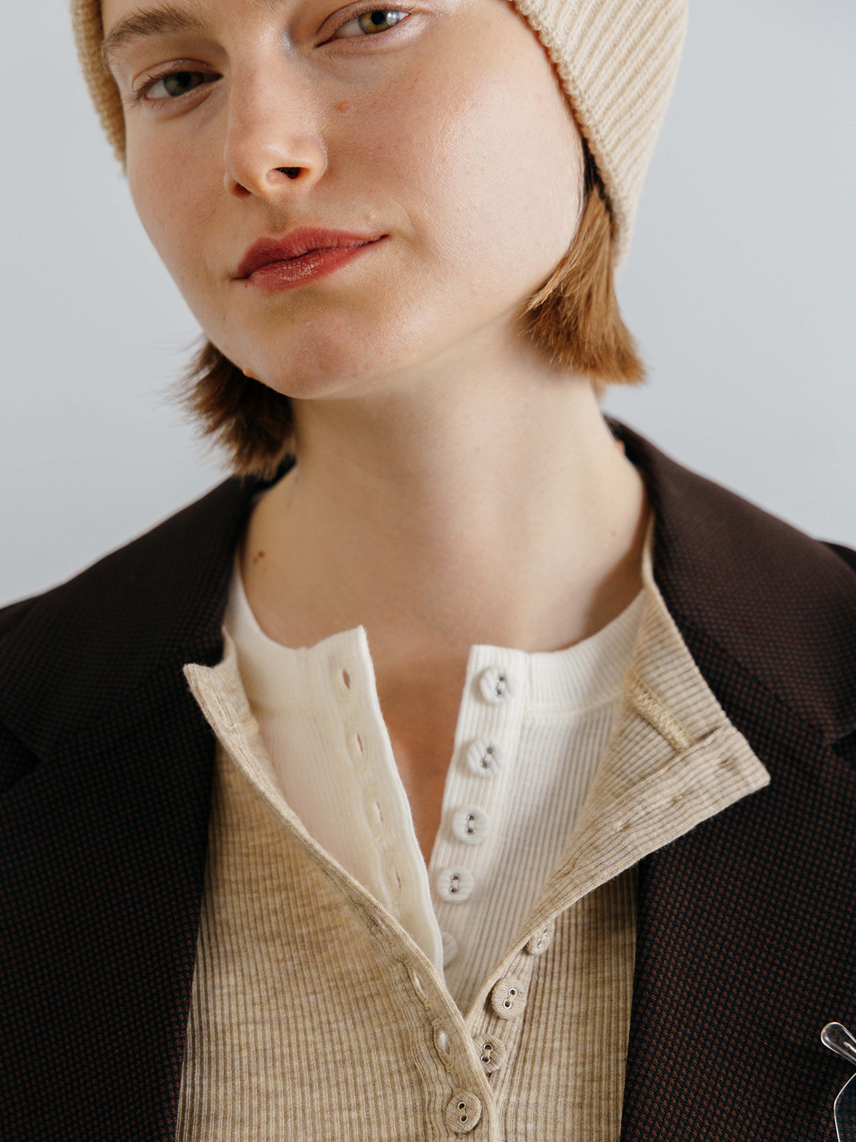 HENLY NECK LONG SLEEVE TEE