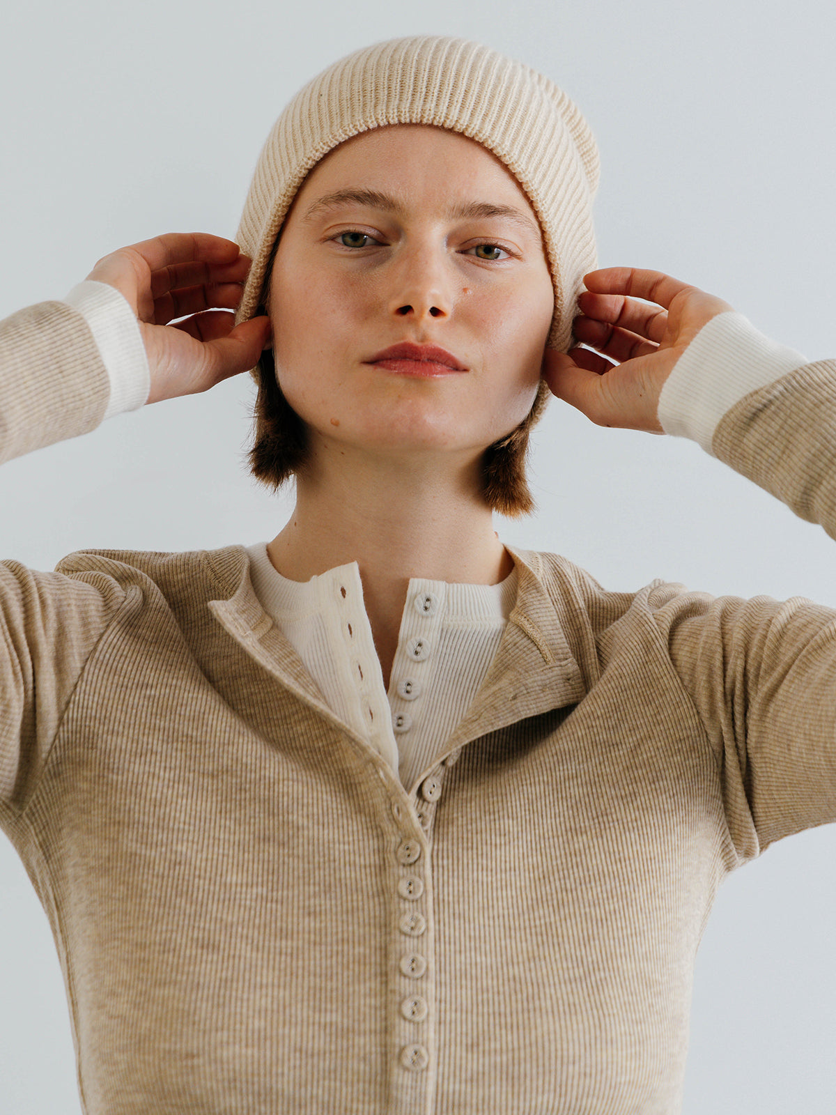 HENLY NECK LONG SLEEVE TEE