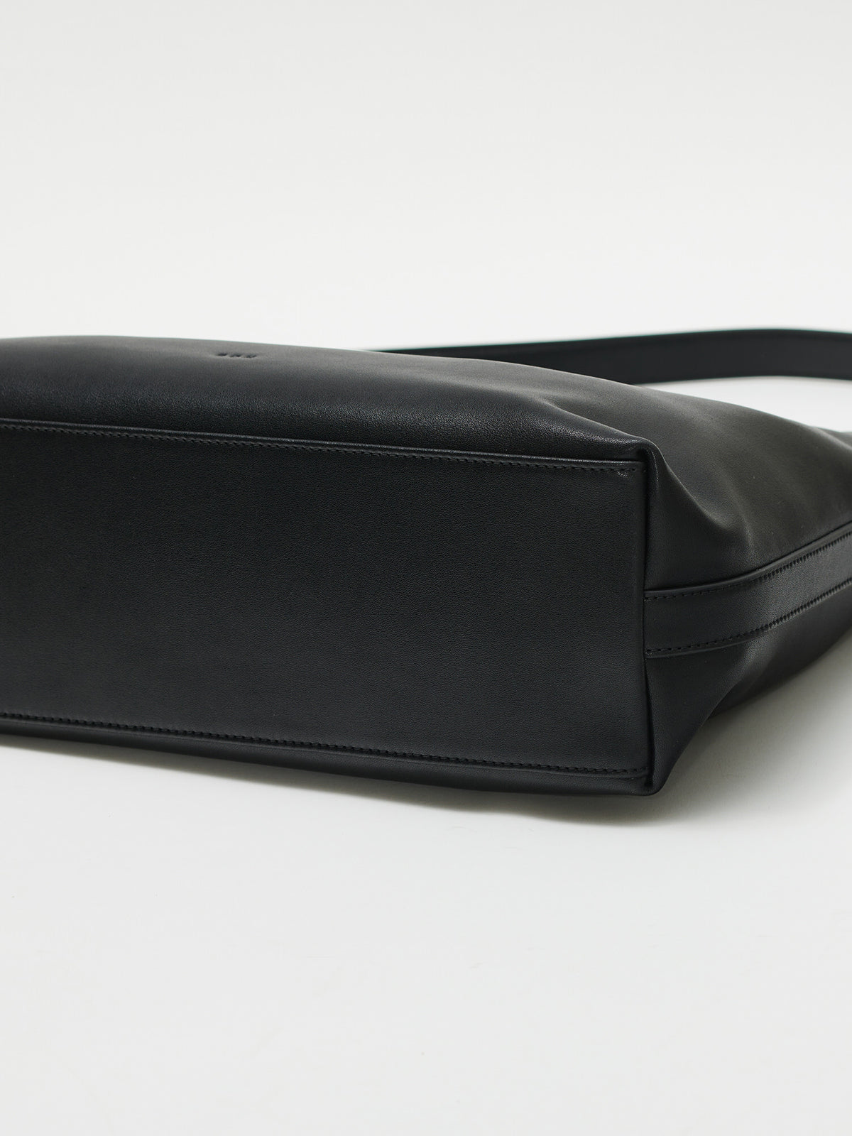 【ROH SEOUL】Pulpy hobo bag