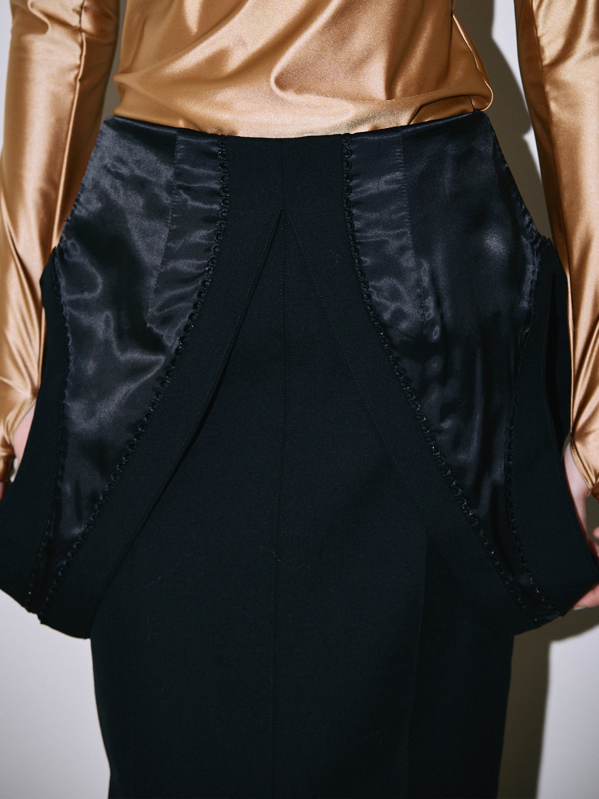 Deformation lace skirt