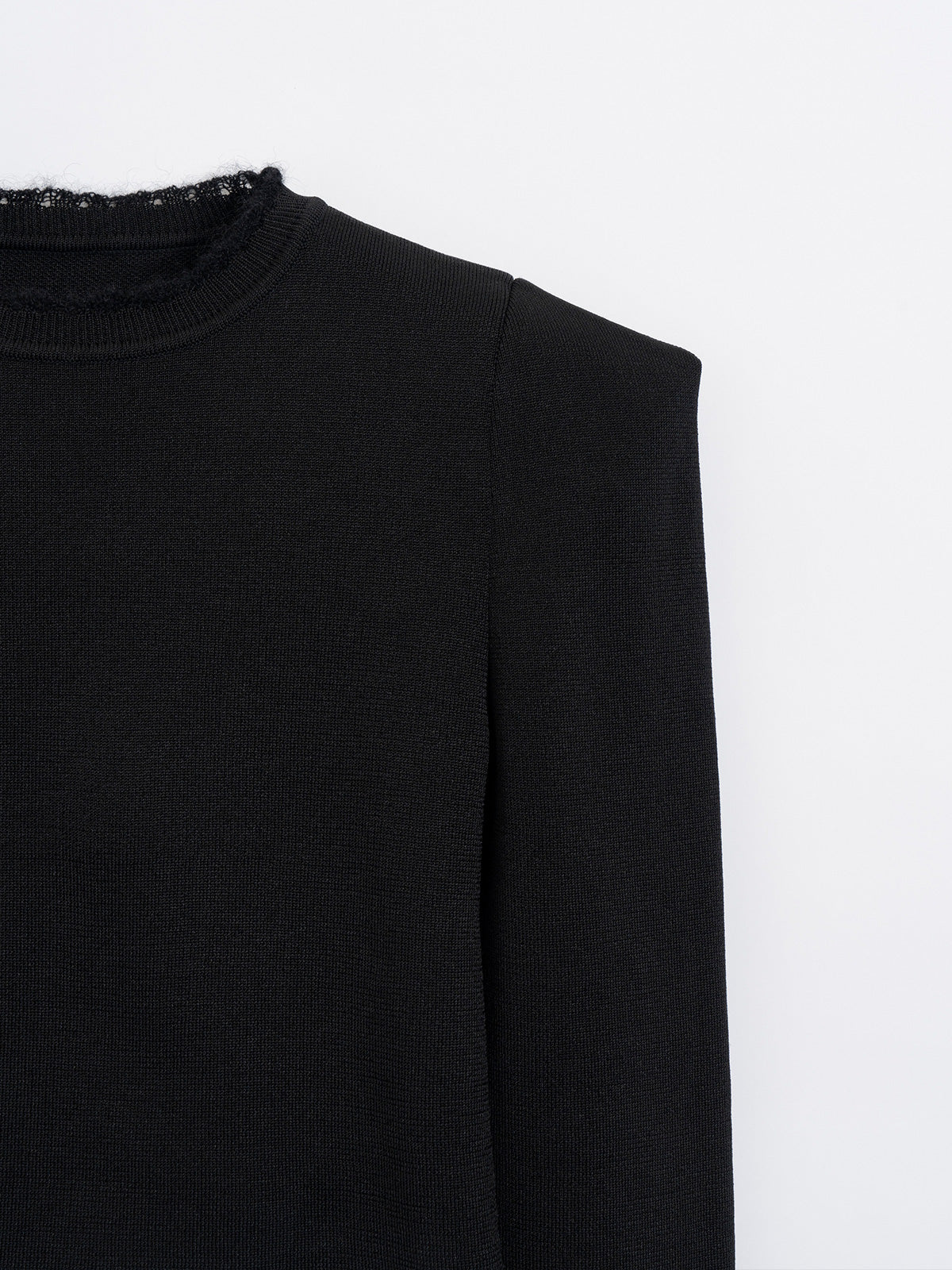 Statement shoulder knit