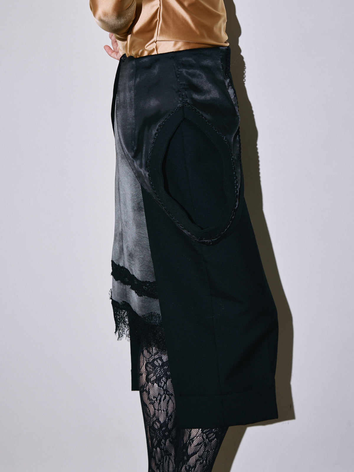 Deformation lace skirt