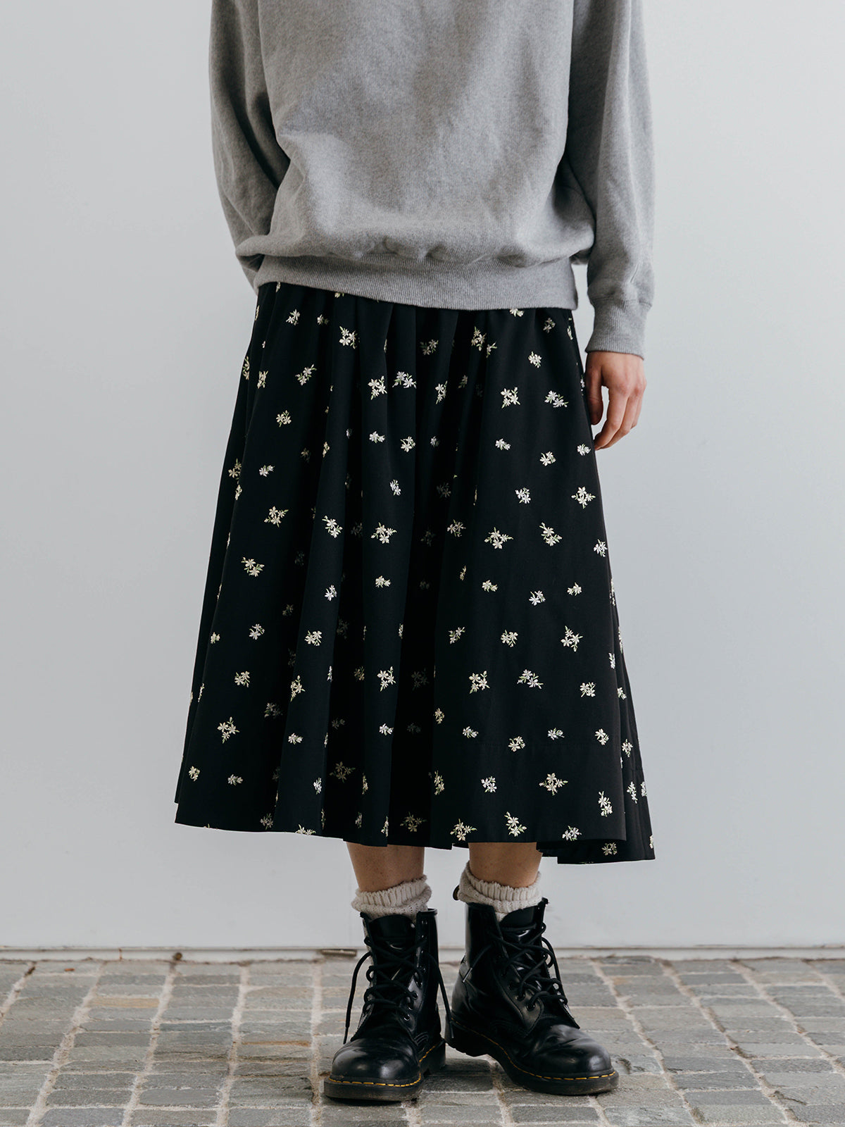 FLOWER EMBROIDERY SKIRT