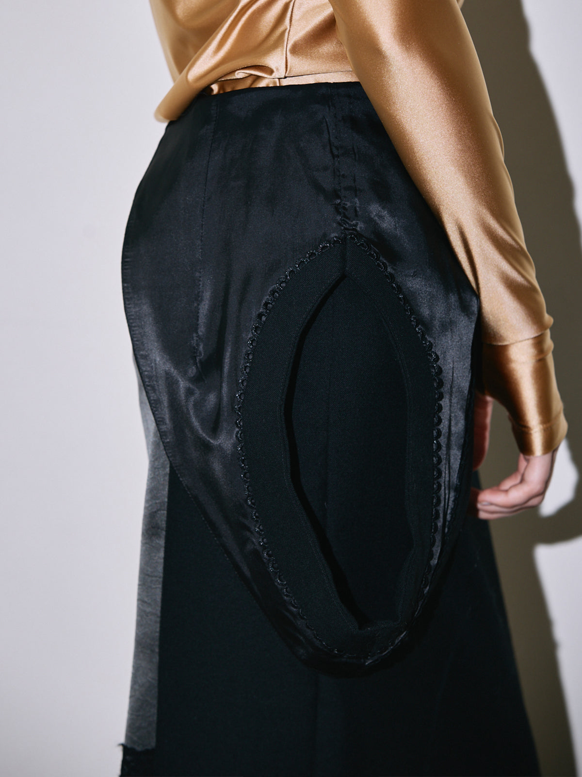 Deformation lace skirt