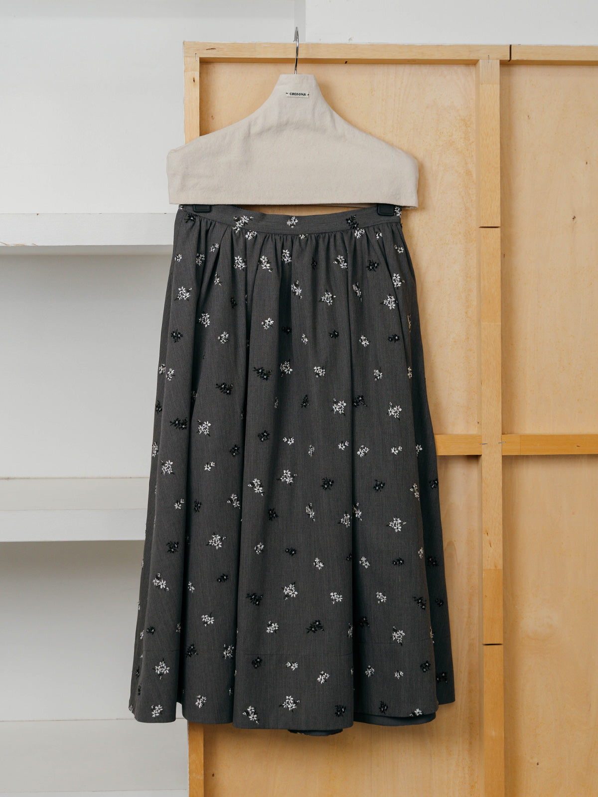 FLOWER EMBROIDERY SKIRT