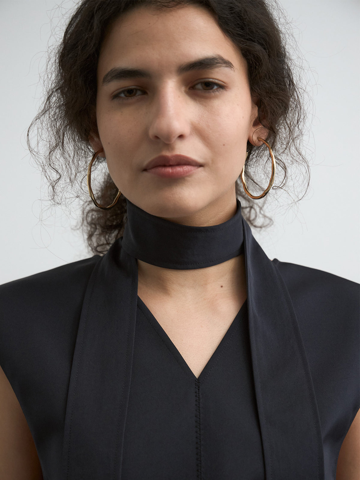 TIE VN BLOUSE