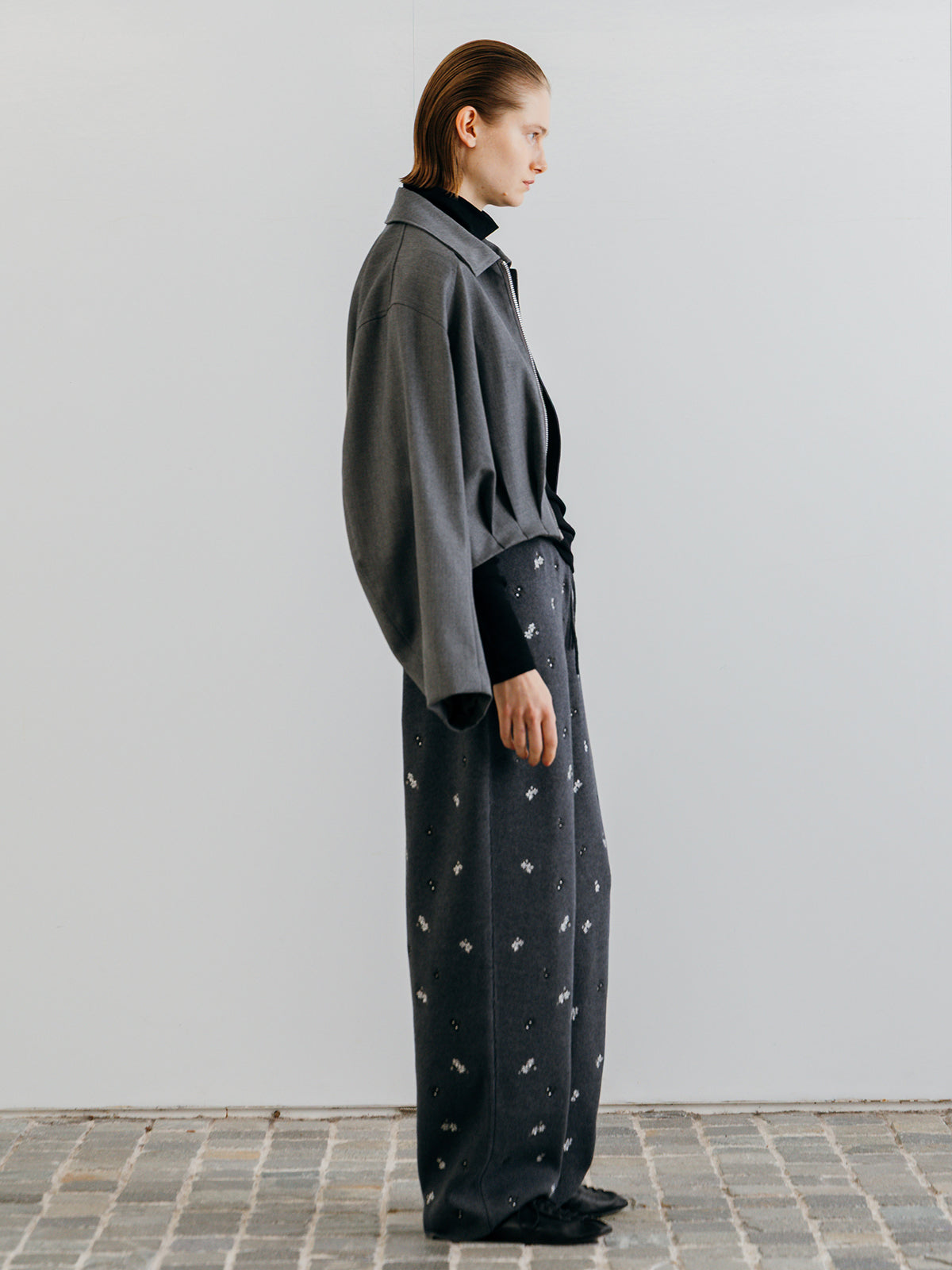 FLOWER EMBROIDERY KNIT PANTS