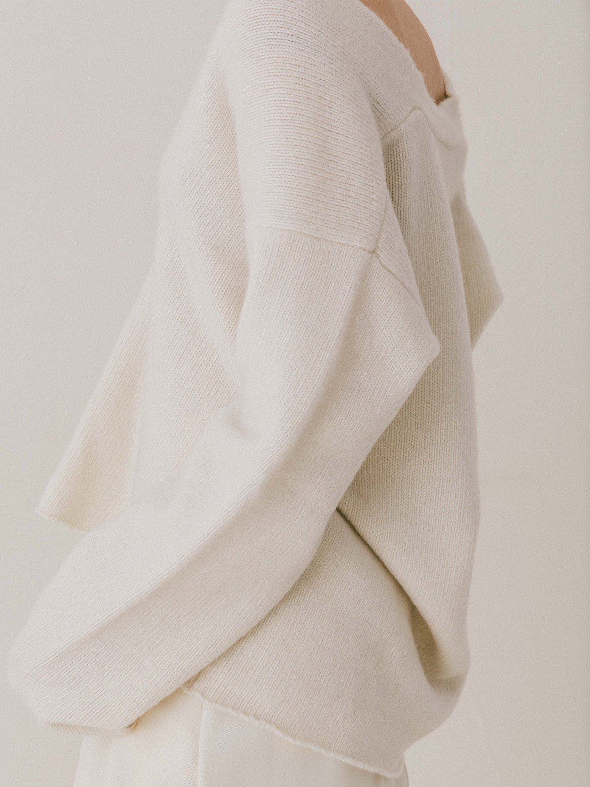 HAMILTON V NECK KNIT