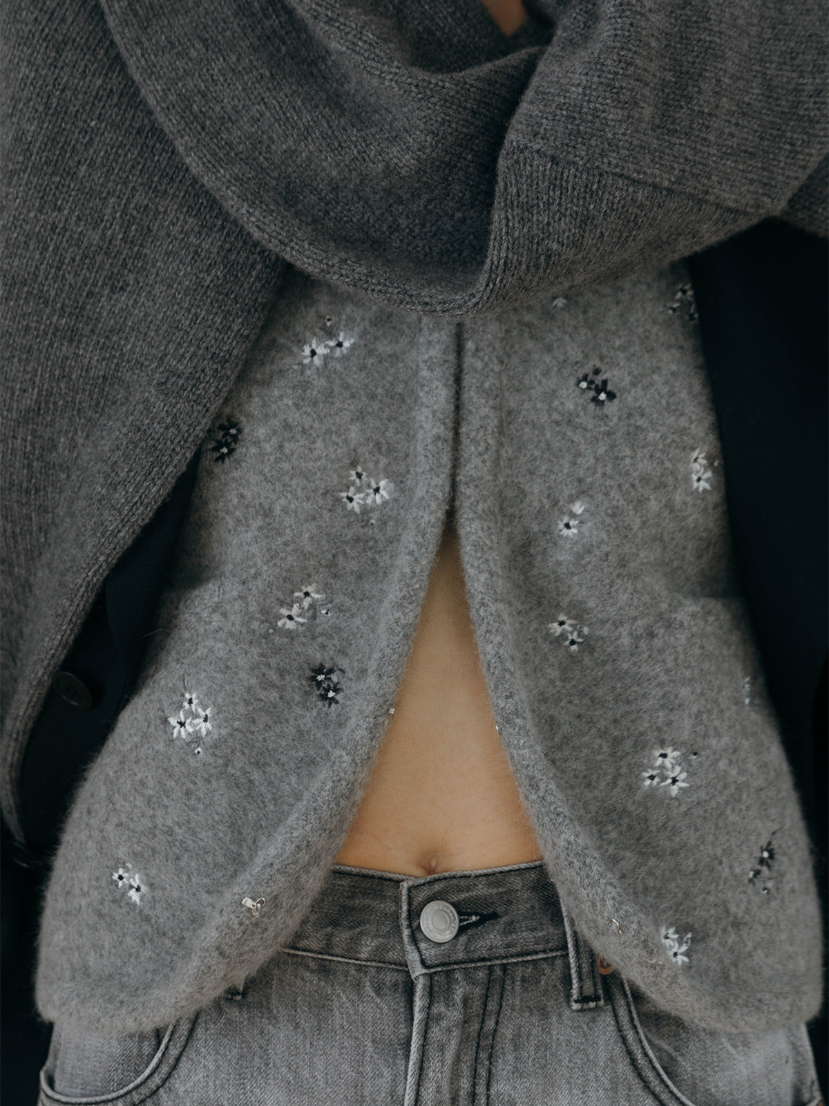 FLOWER EMBROIDERY KNIT JACKET