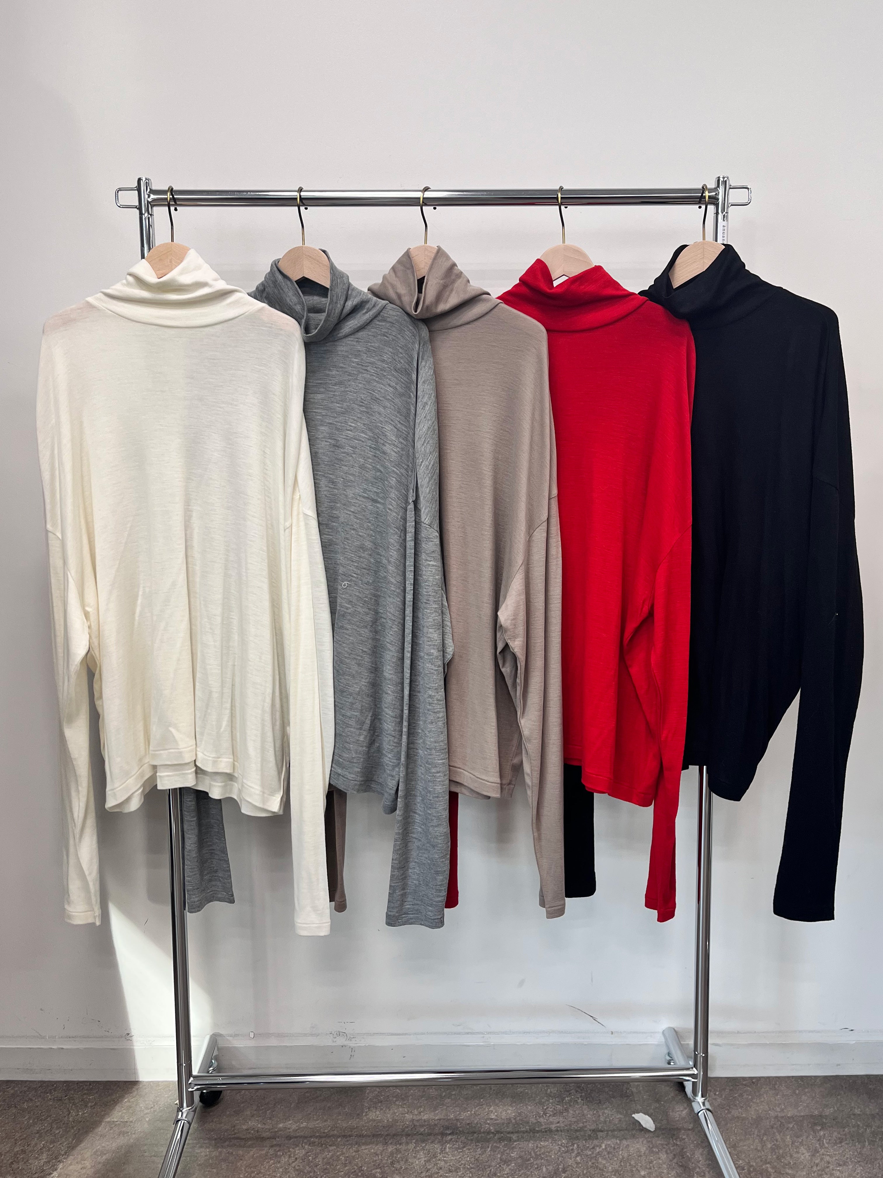 FINE WOOL  OVER HIGH NECK TOPS